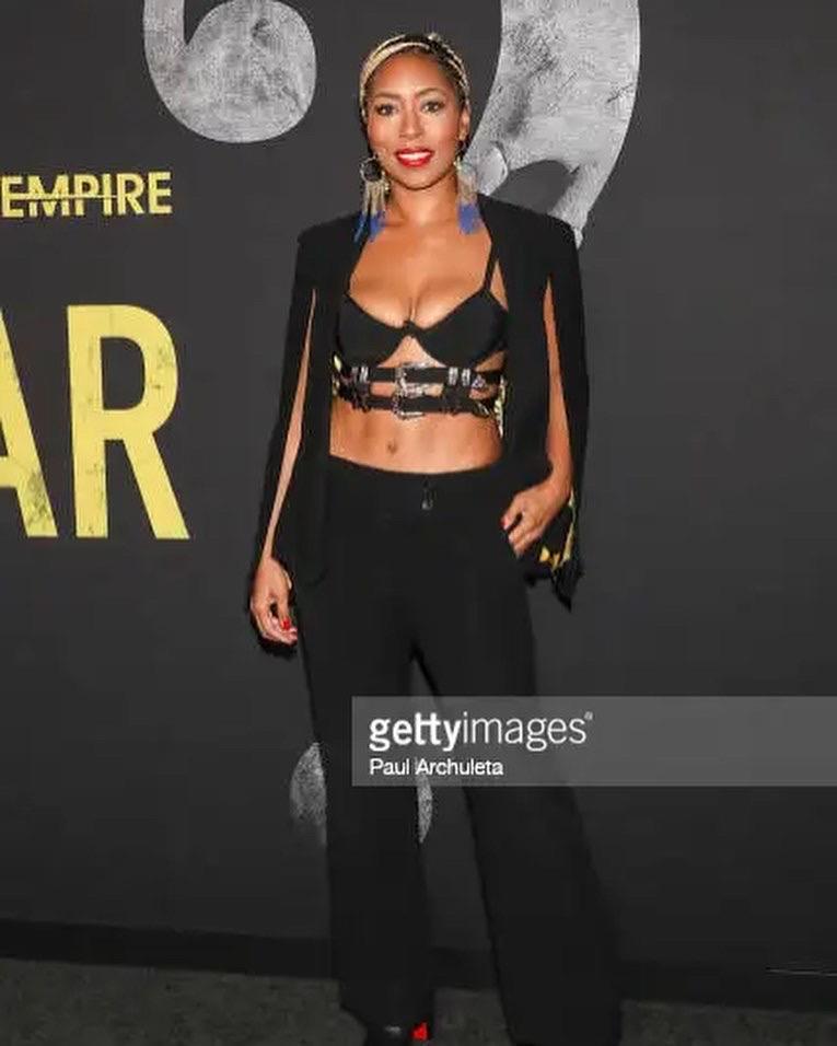 actor Niki McElroy large photo