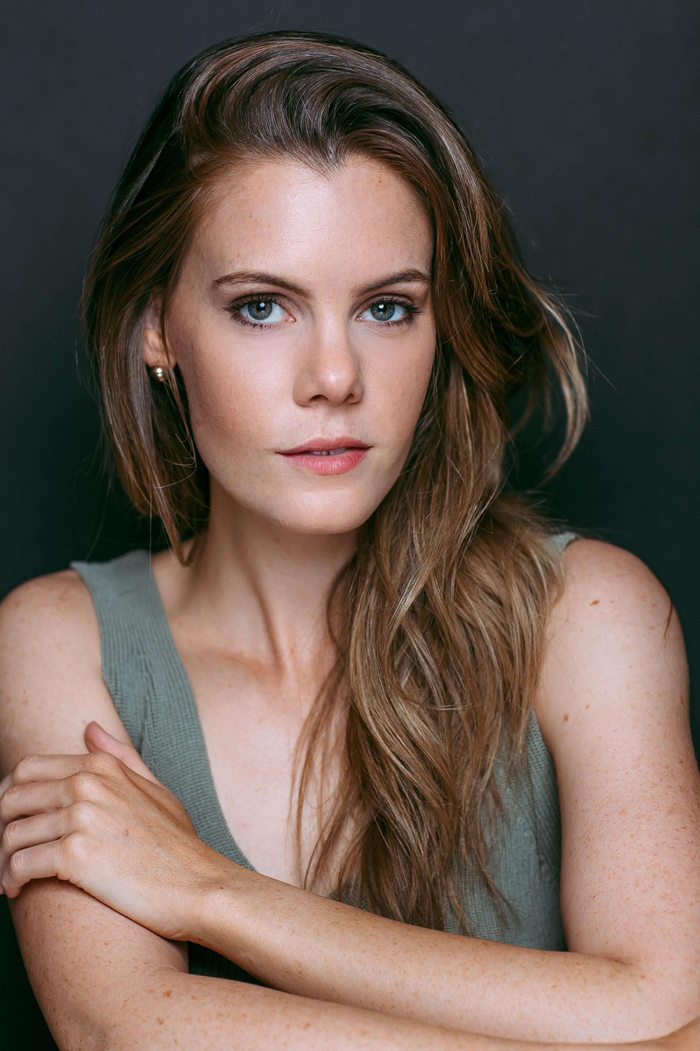 actor Greta Carew-Johns large photo