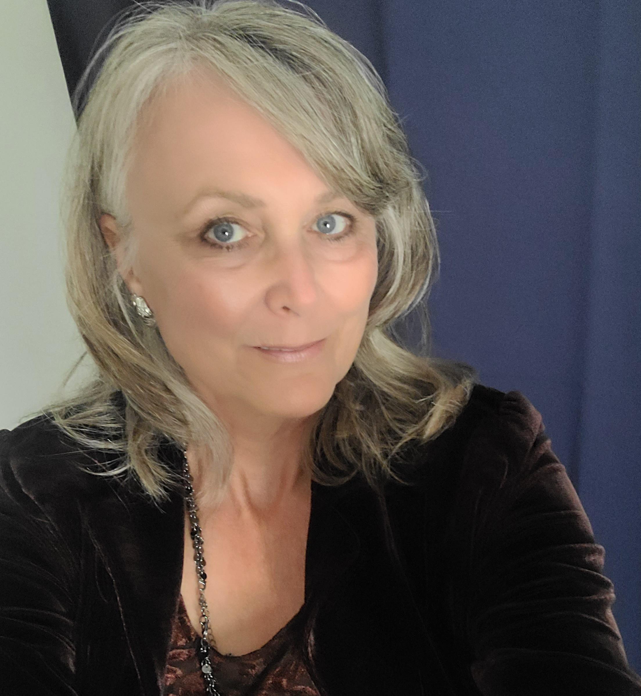 actor Gena Ellis large photo