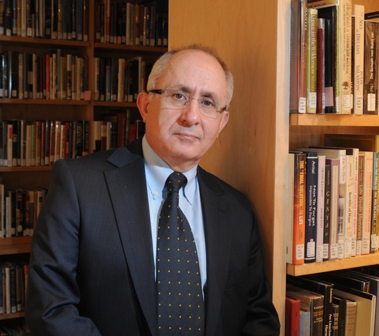 actor Taner Akçam large photo