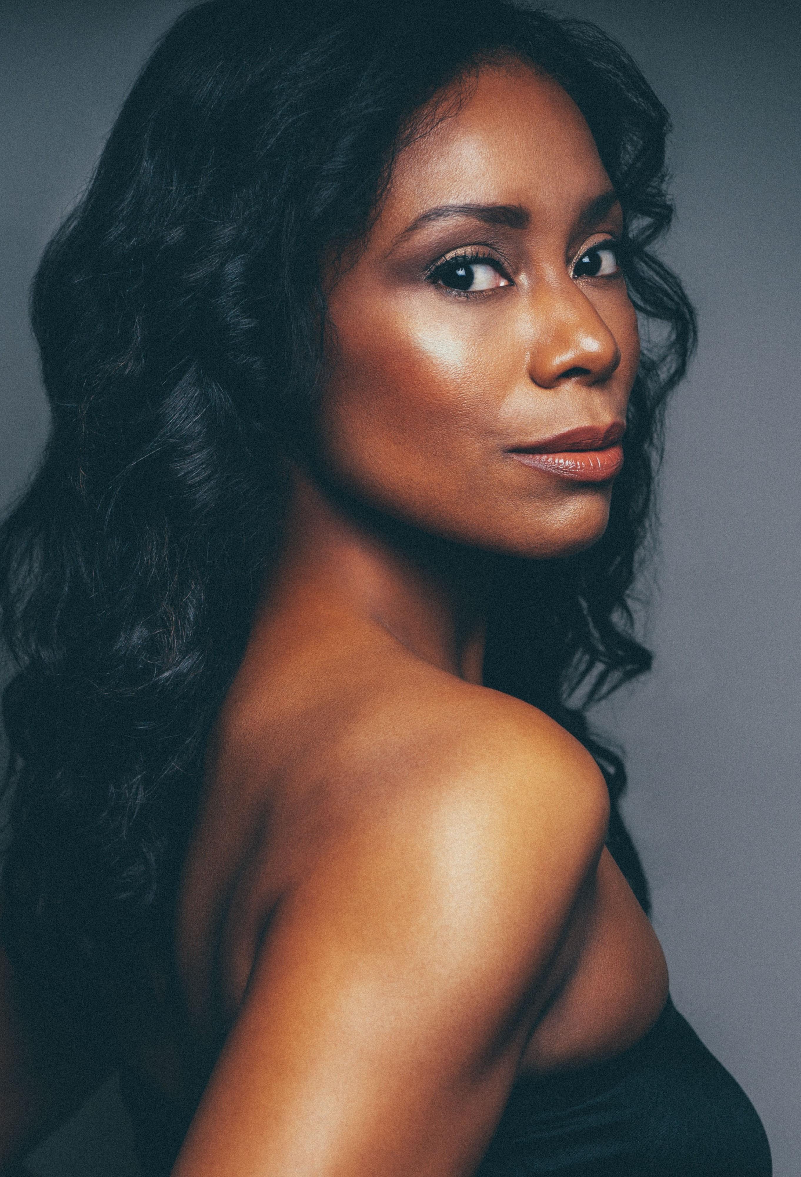 actor Tarina Pouncy large photo