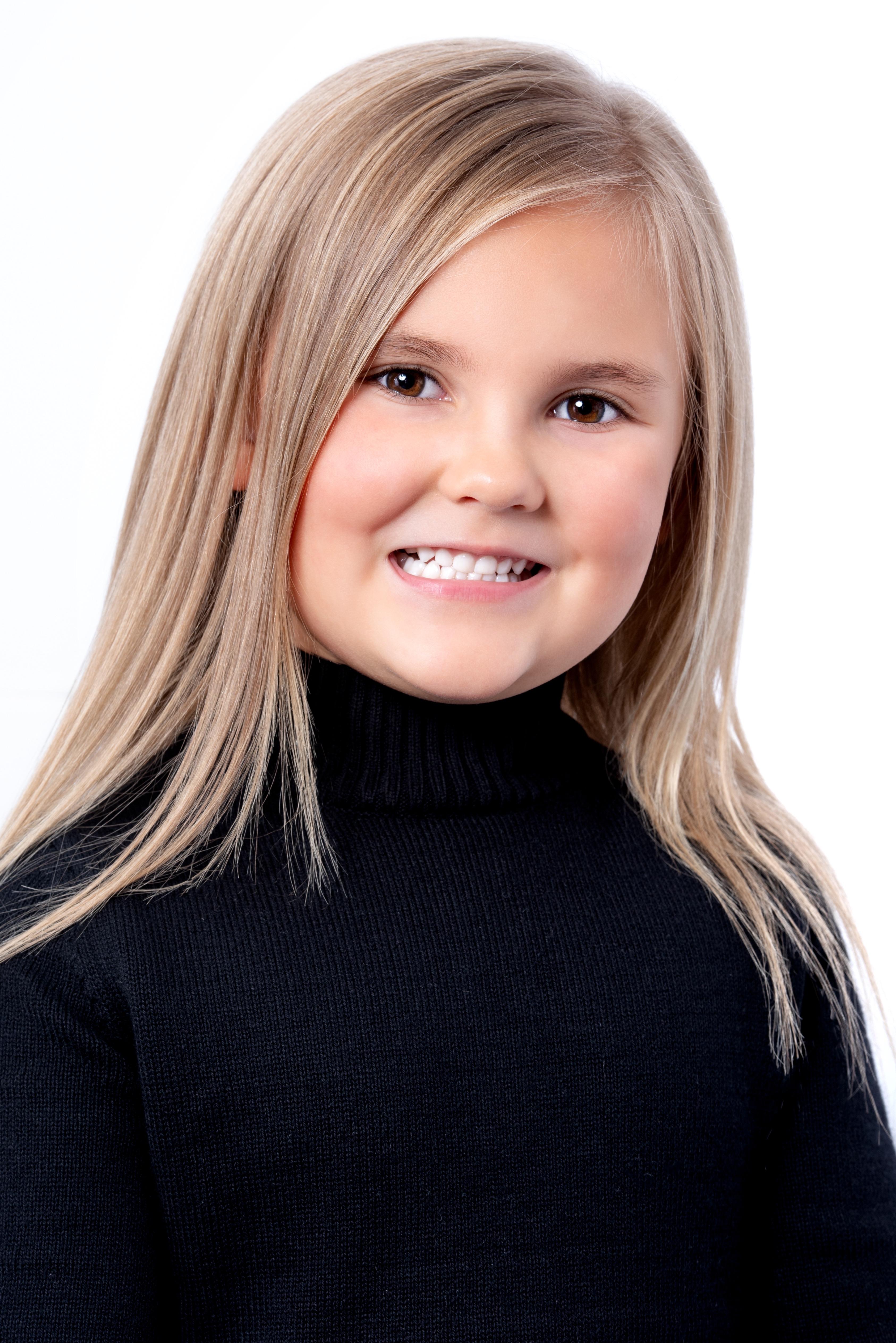 actor Lucy Kate Akers large photo