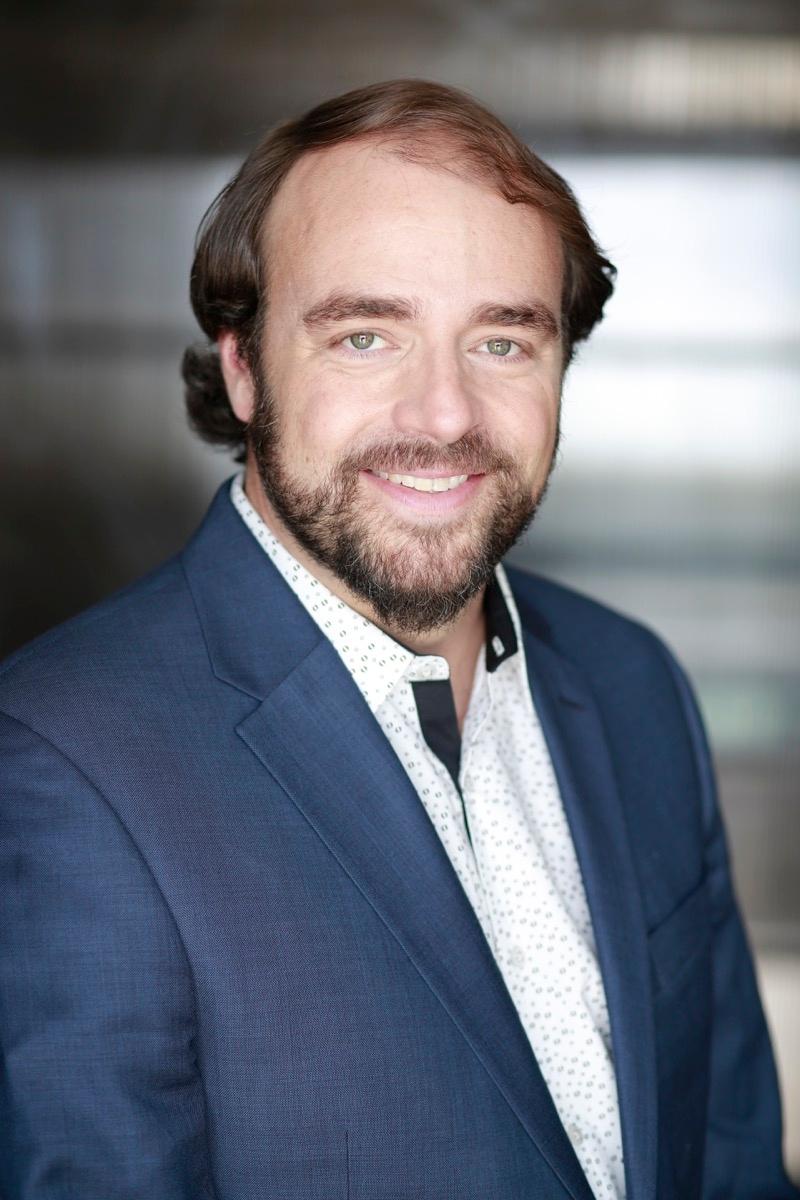 actor Eric Almassy large photo