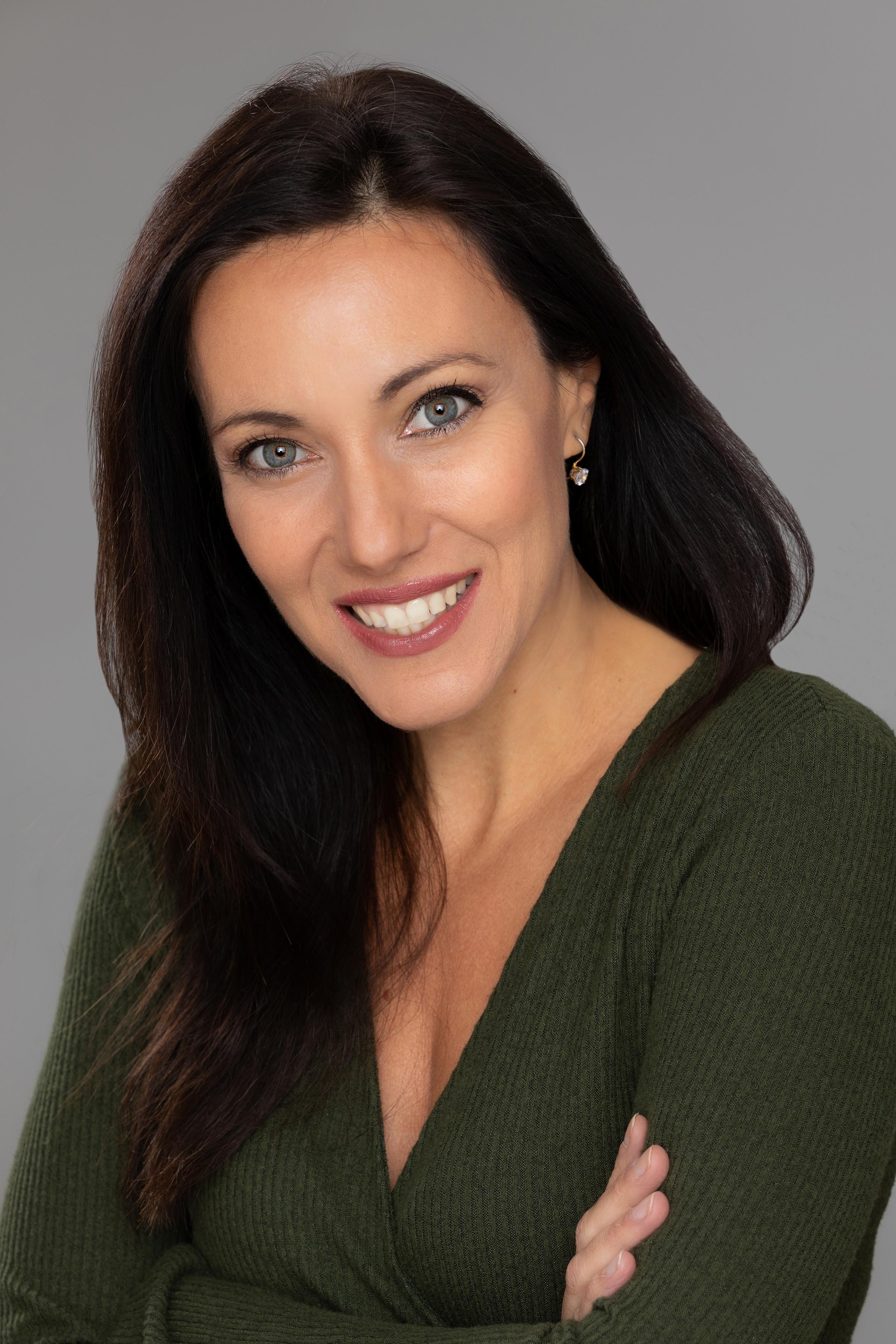 actor Daniela Simms large photo