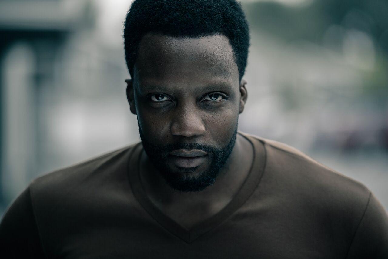 actor Roger Davies large photo