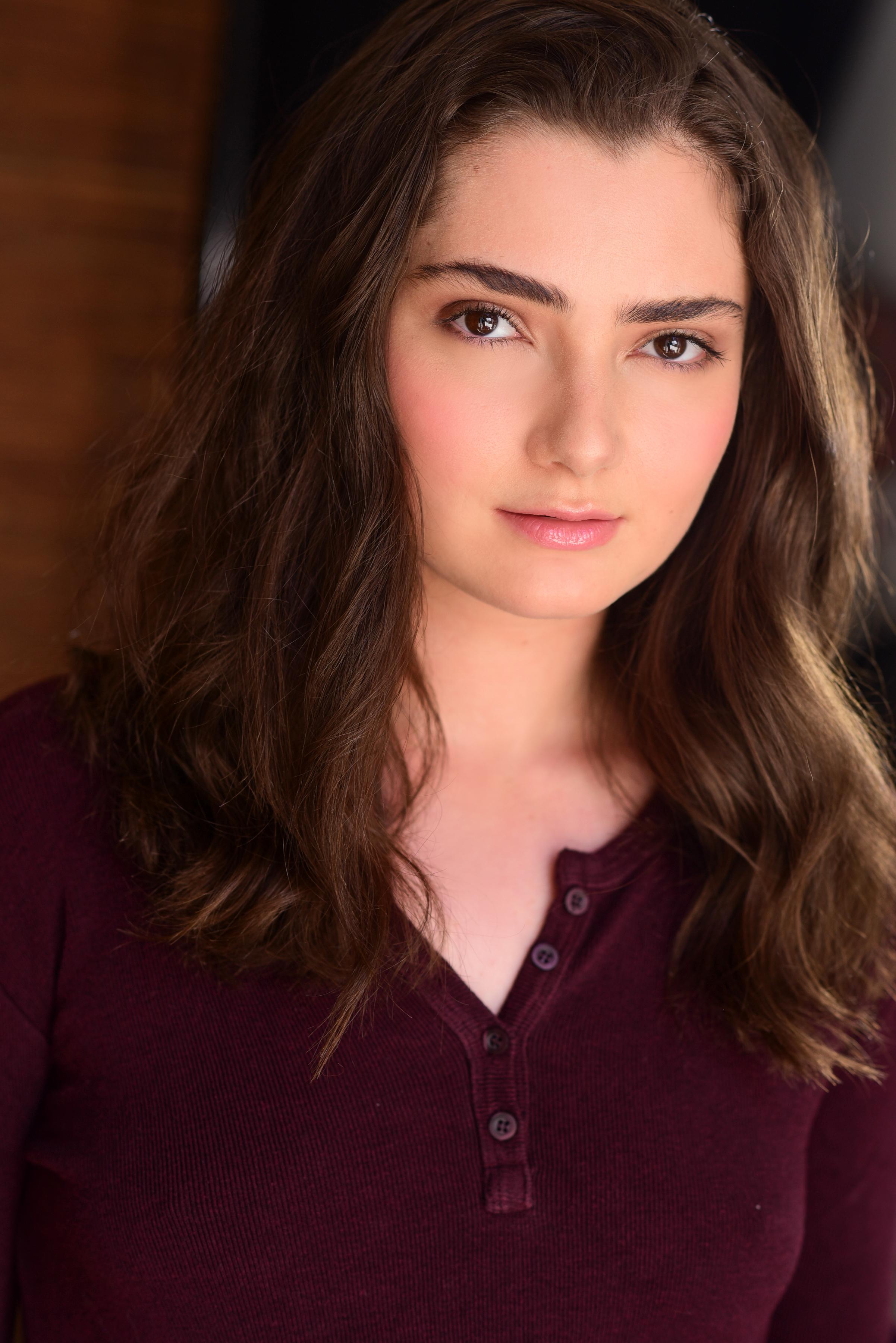 actor Emily Robinson large photo