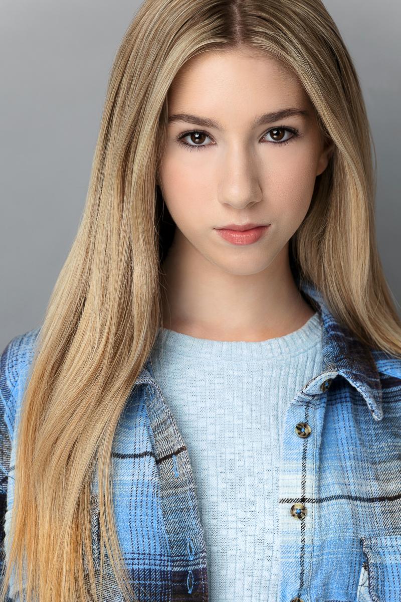 actor Sophia Ferguson large photo