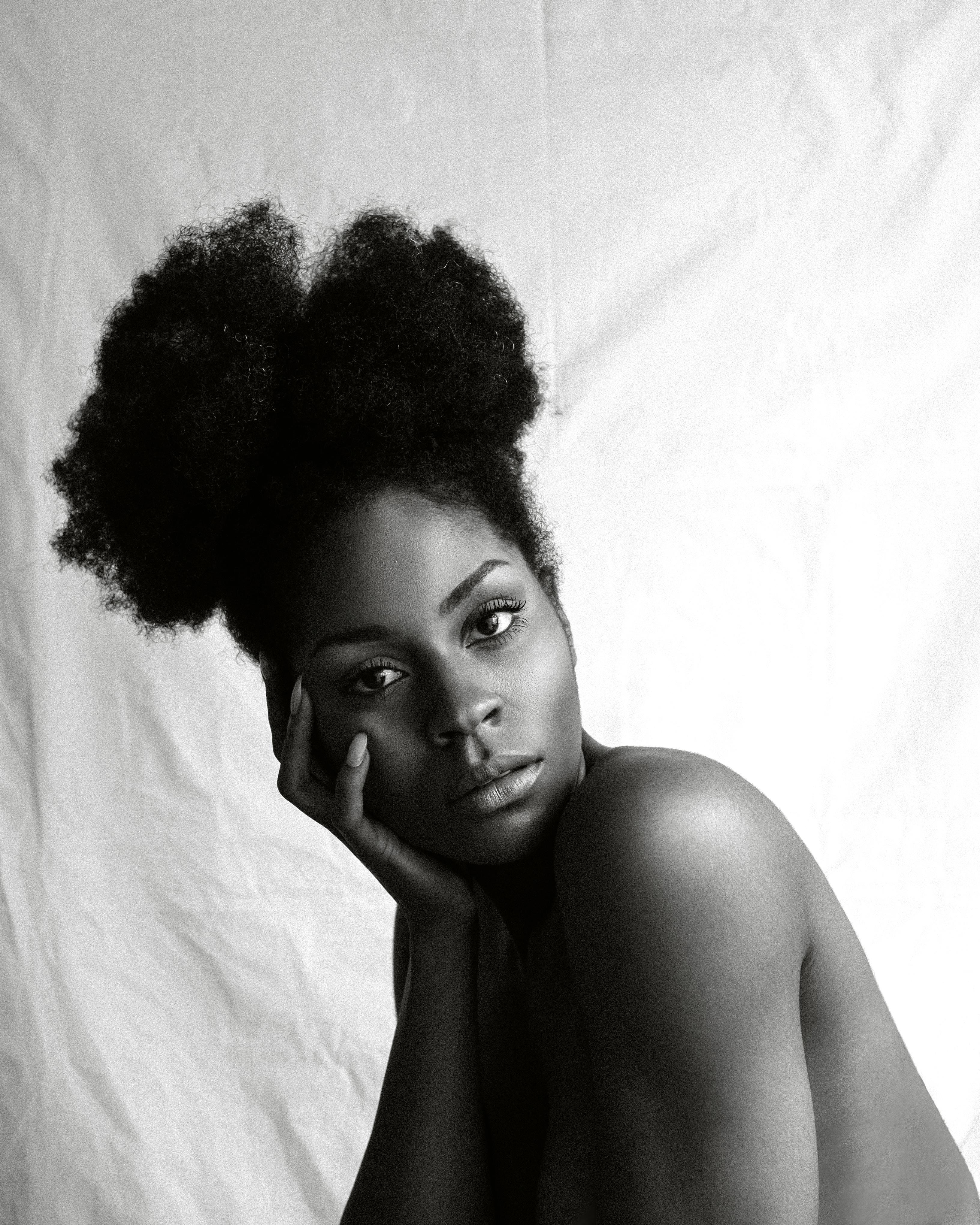 actor Somkele Iyamah-Idhalama large photo