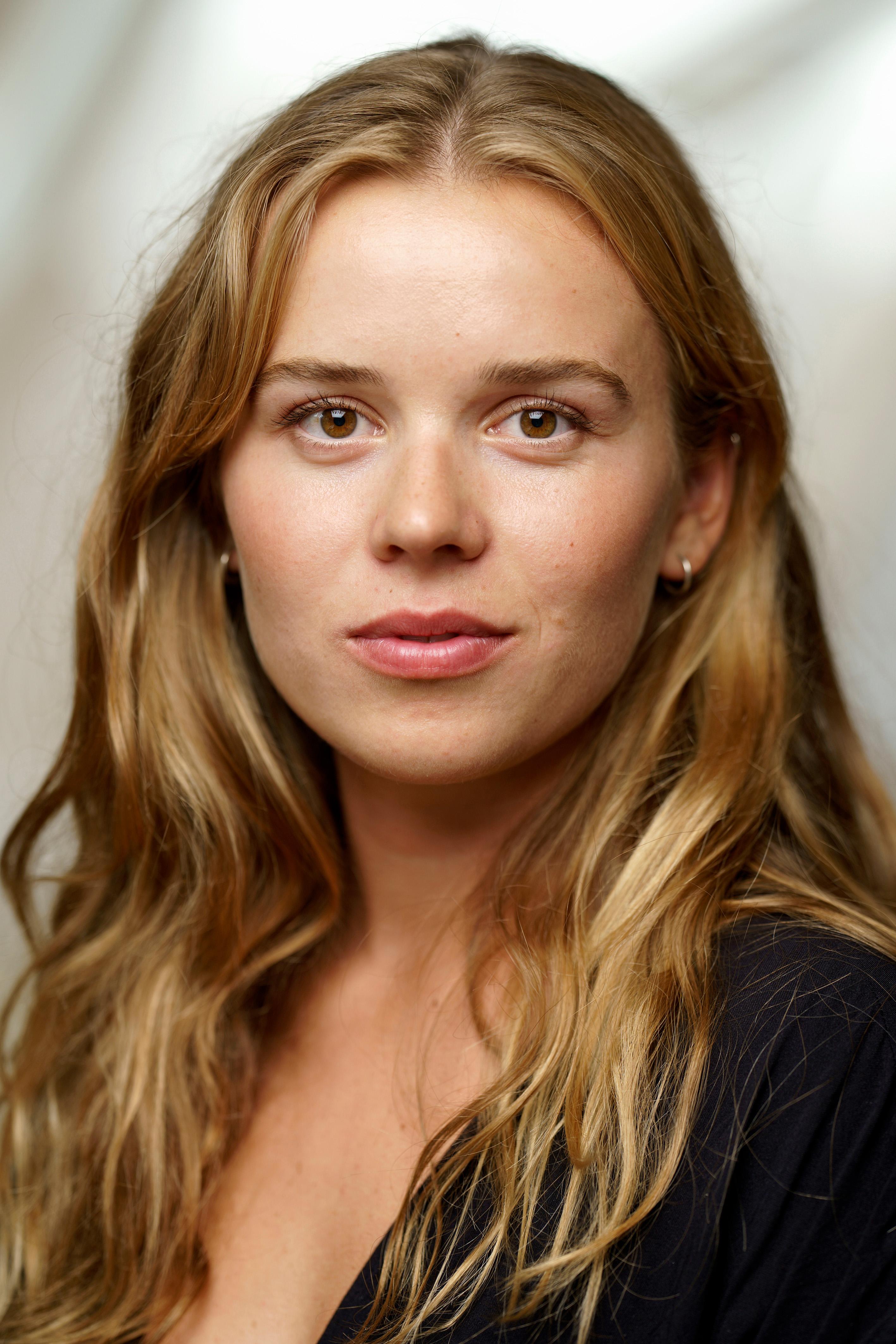 actor Laura Kjær large photo