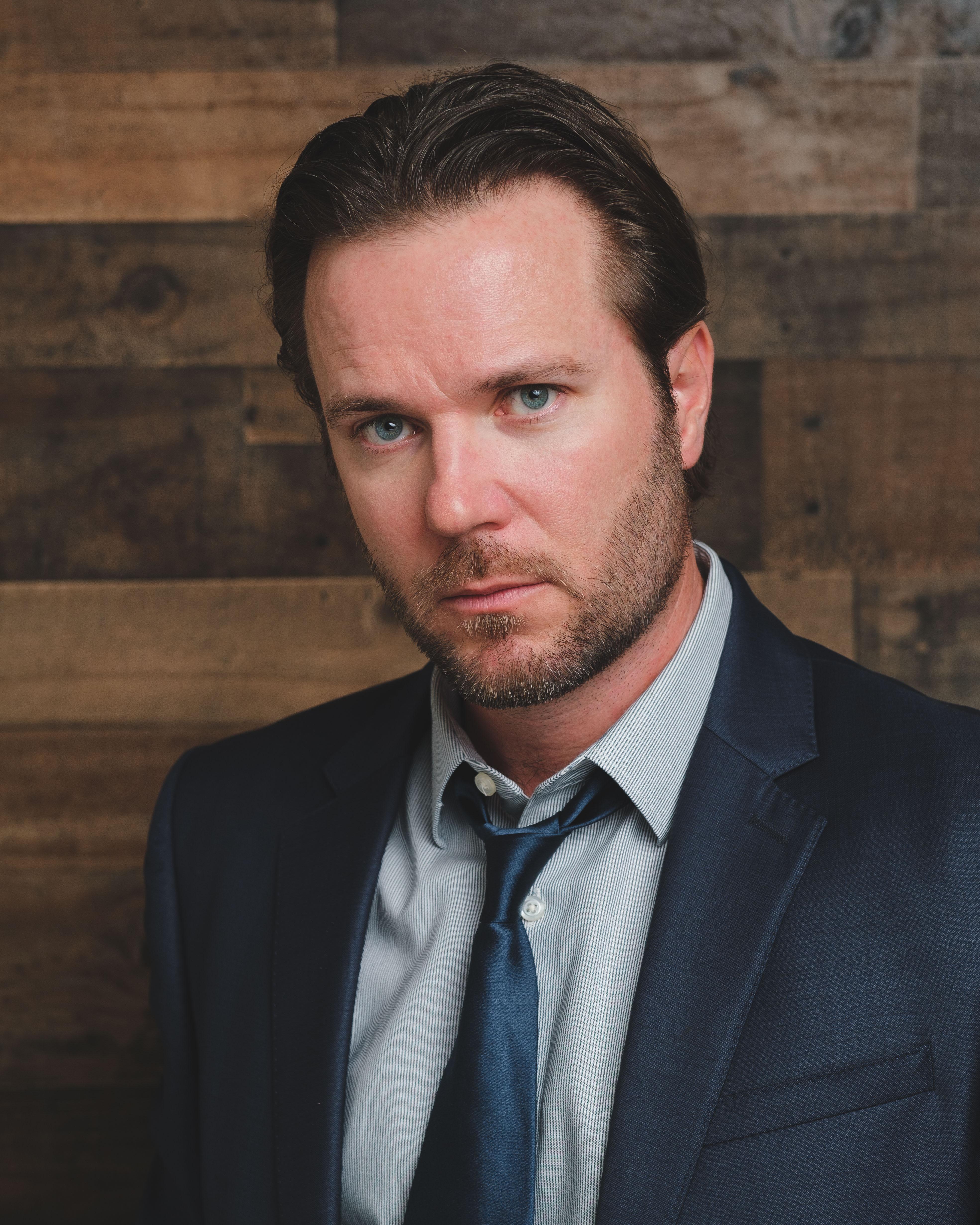 actor Roy Lynam large photo