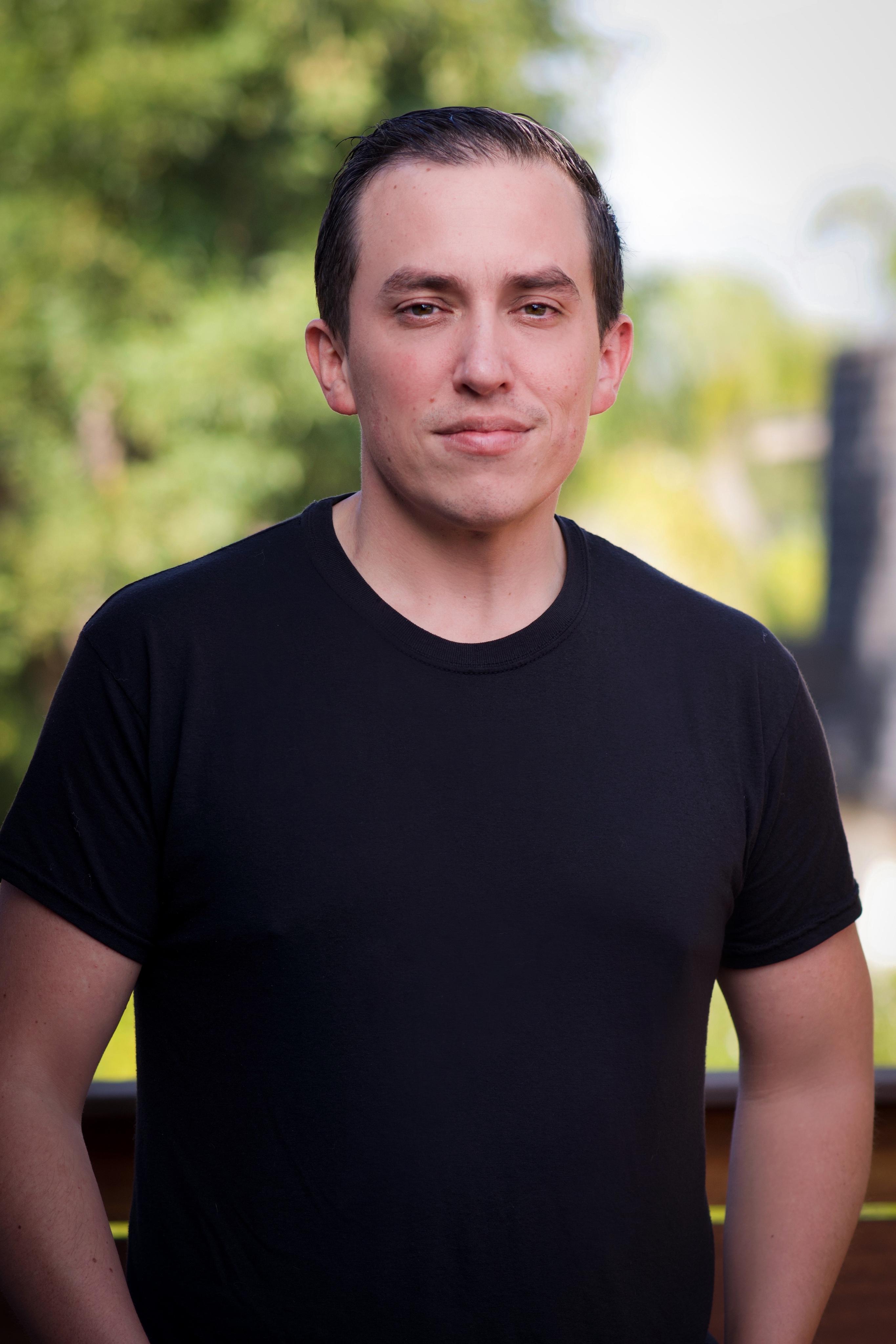 actor Adrian Izquieta large photo