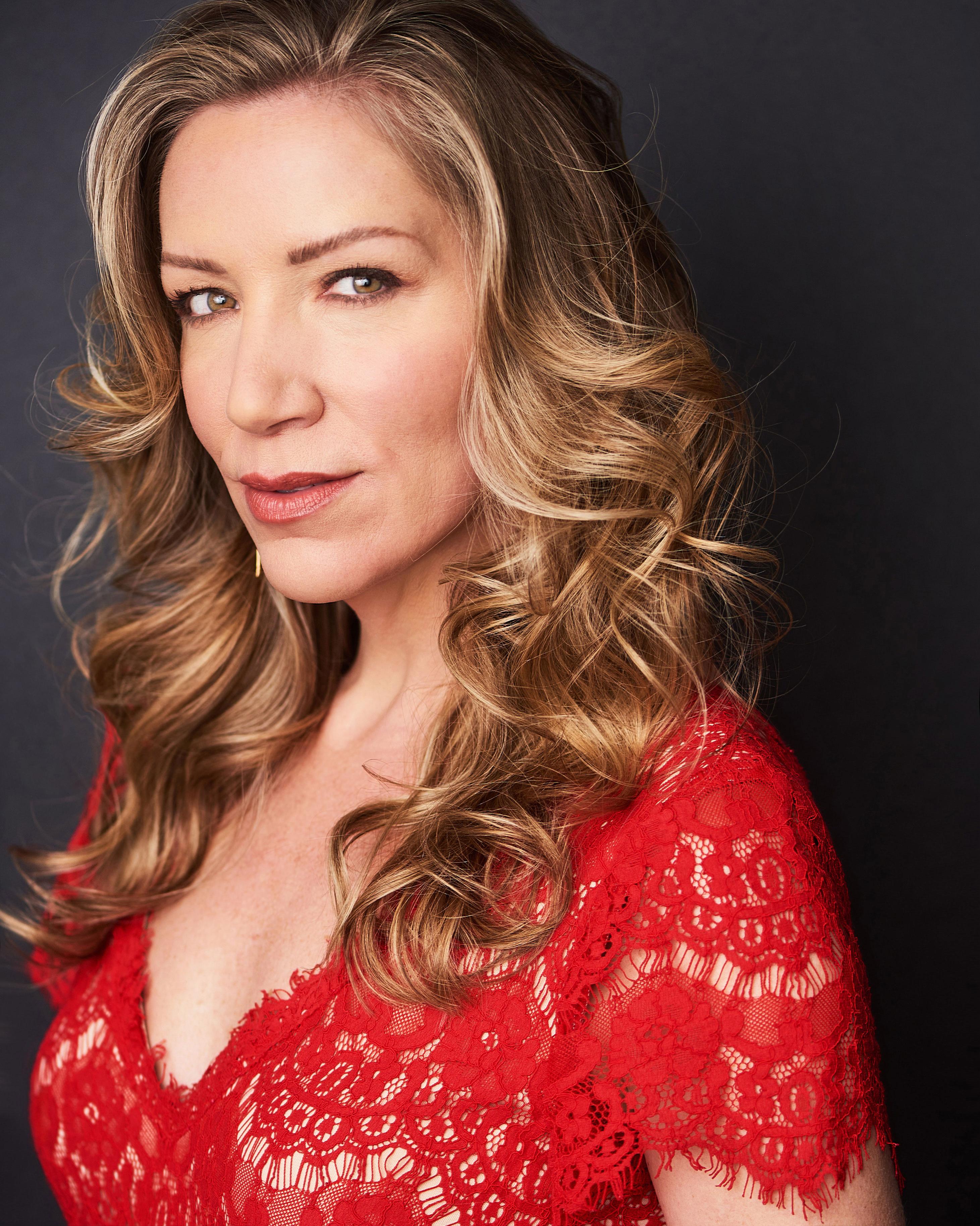 actor Michelle Holland large photo