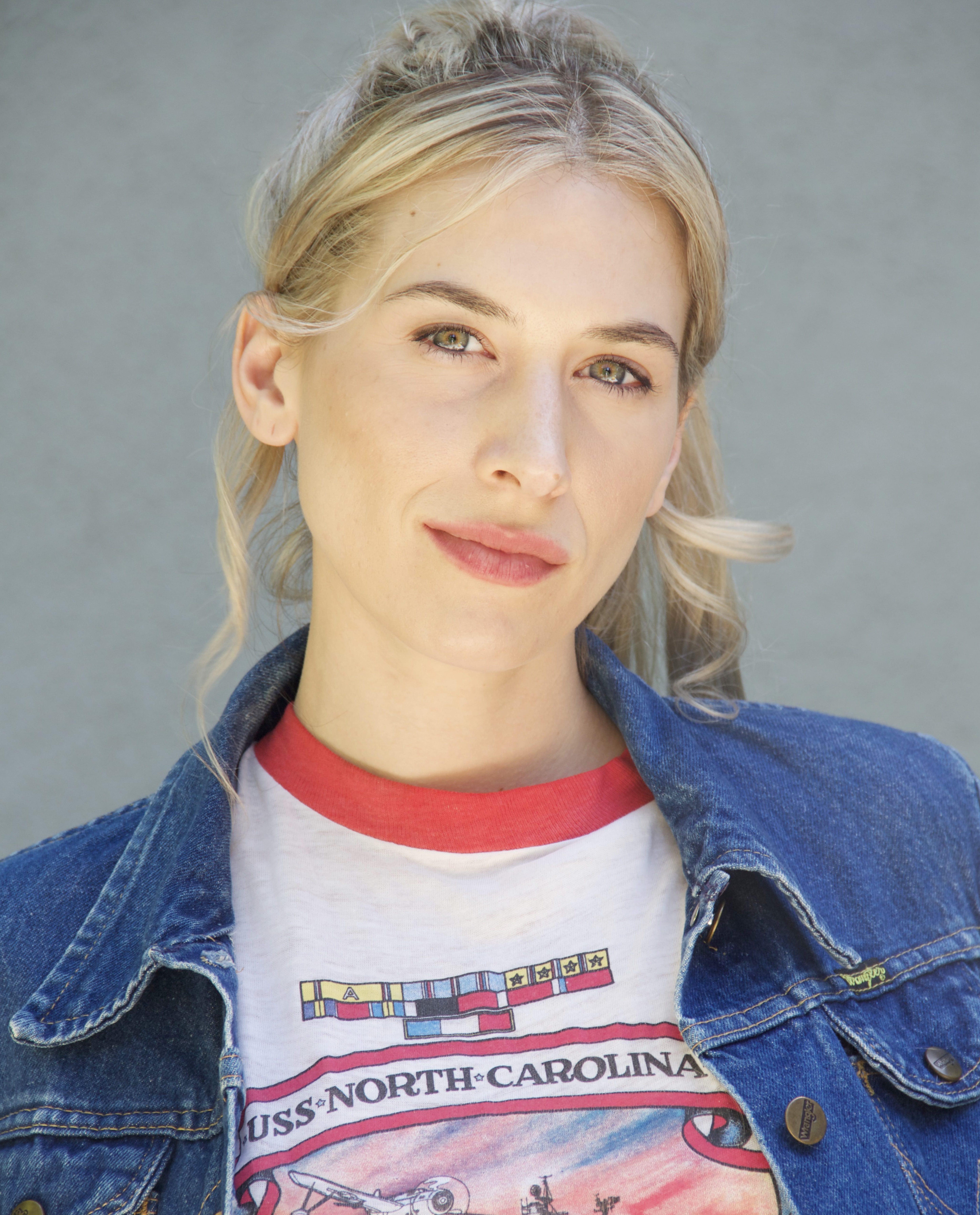 actor Sophie Simpson large photo