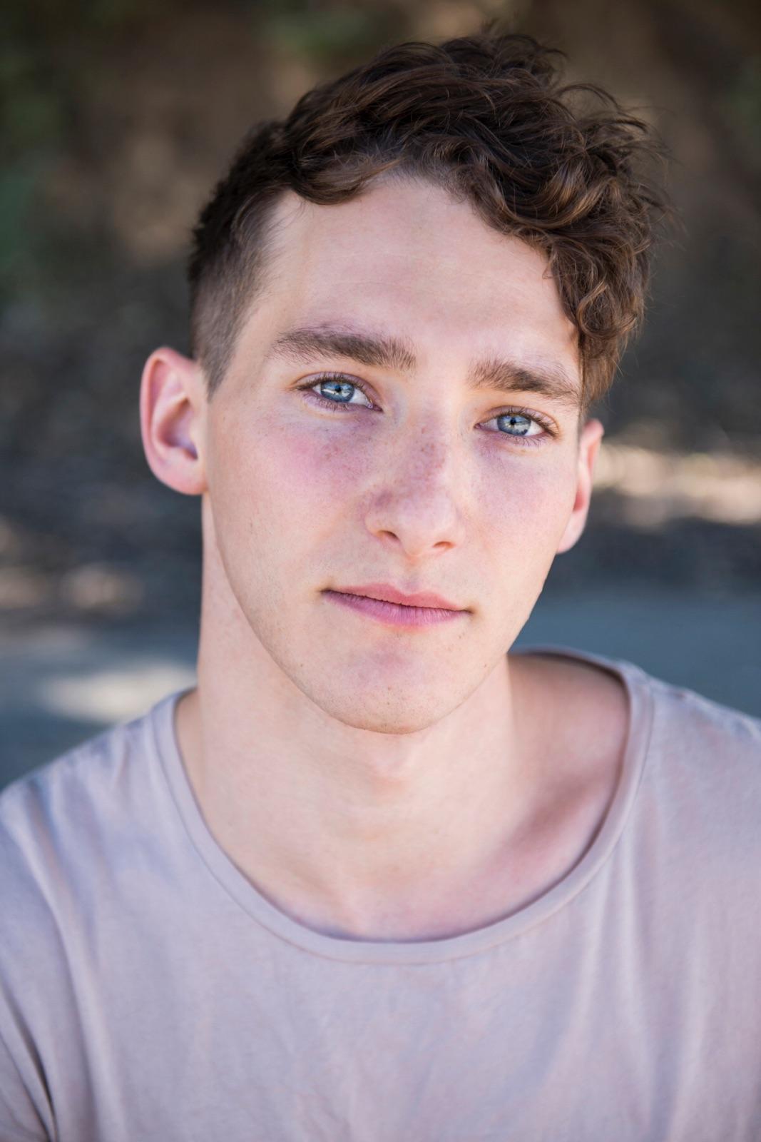 actor Gavin Fink large photo