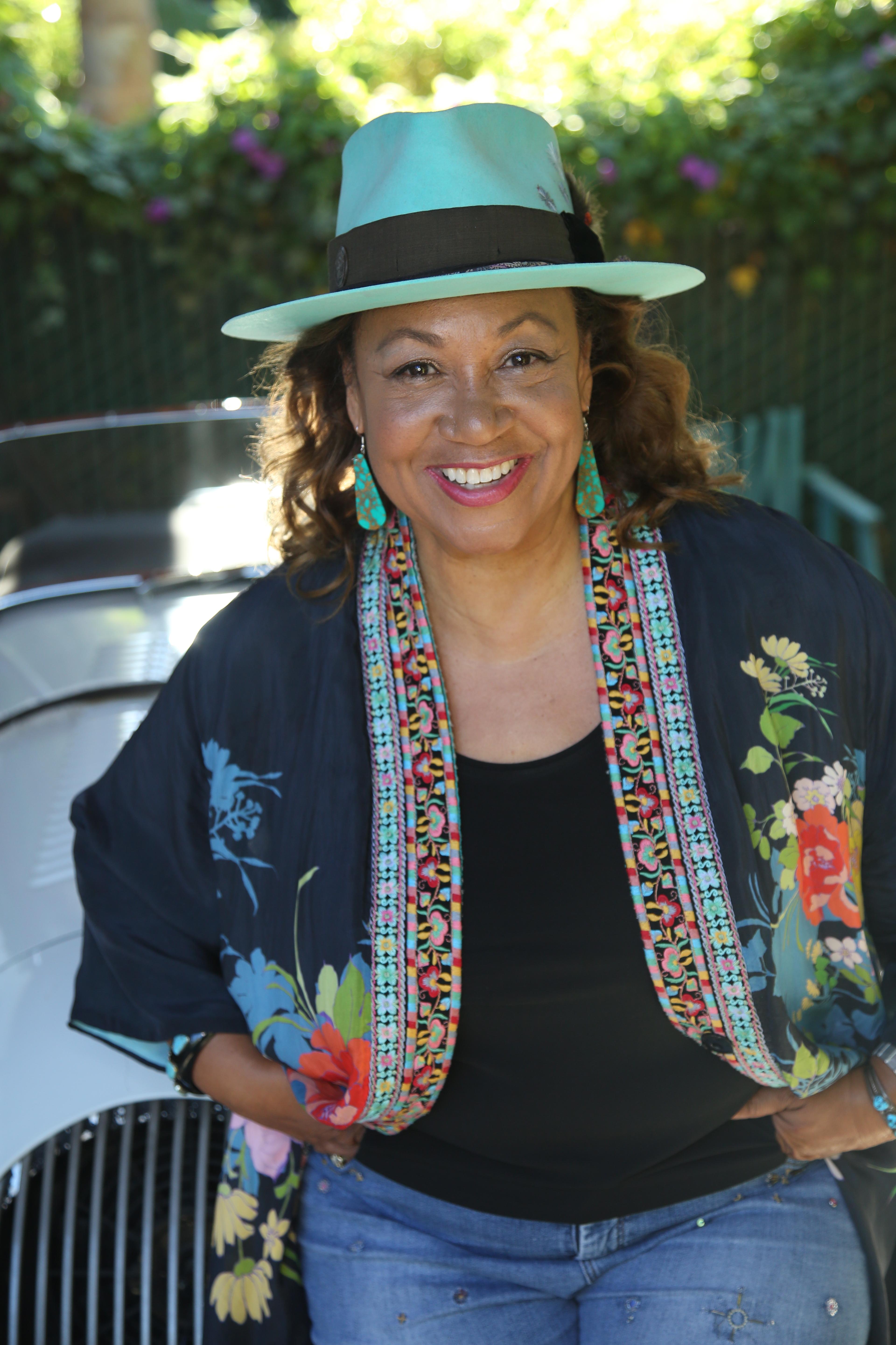 actor Angela Robinson Witherspoon large photo