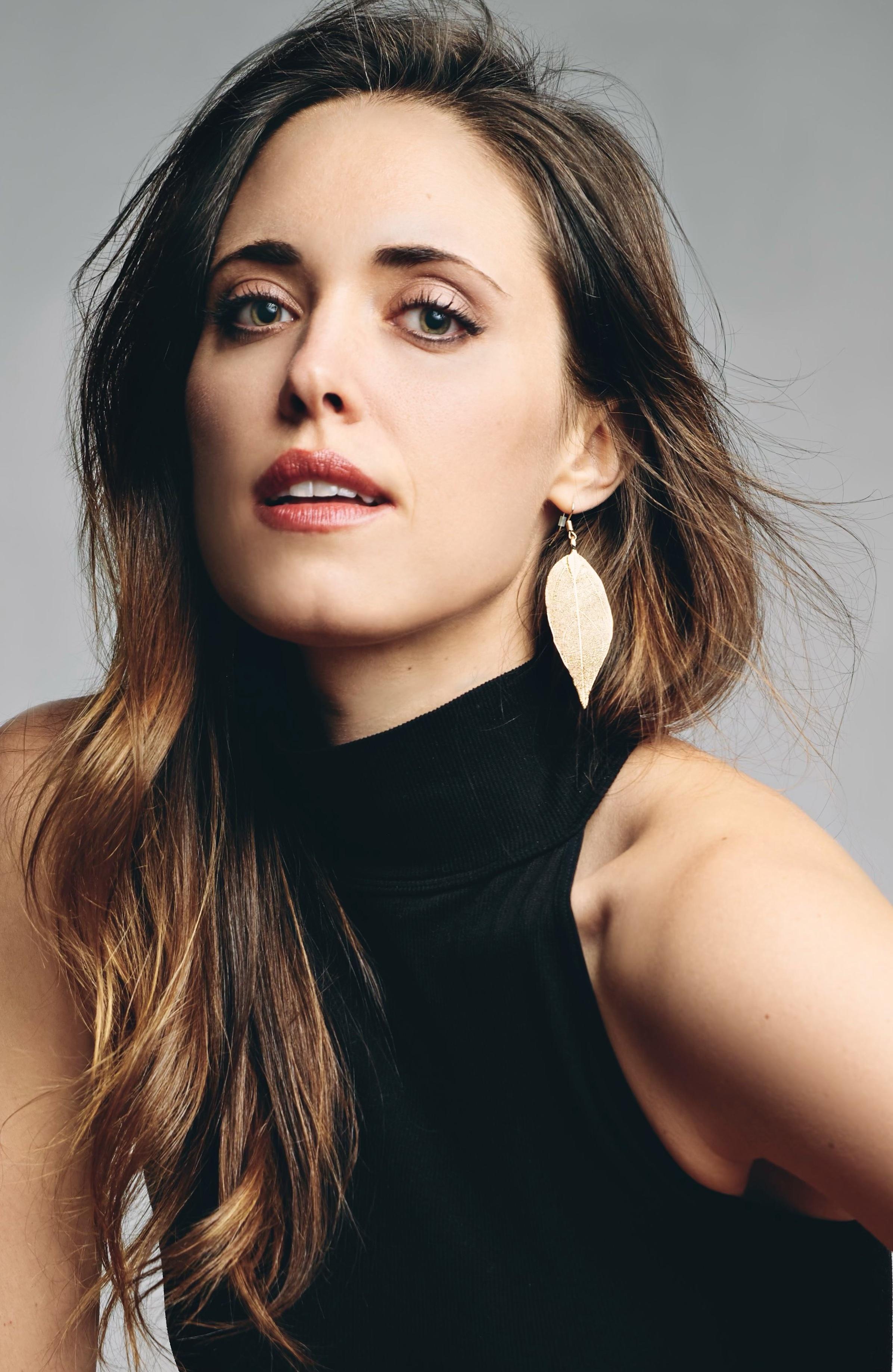 actor Terra Mackintosh large photo