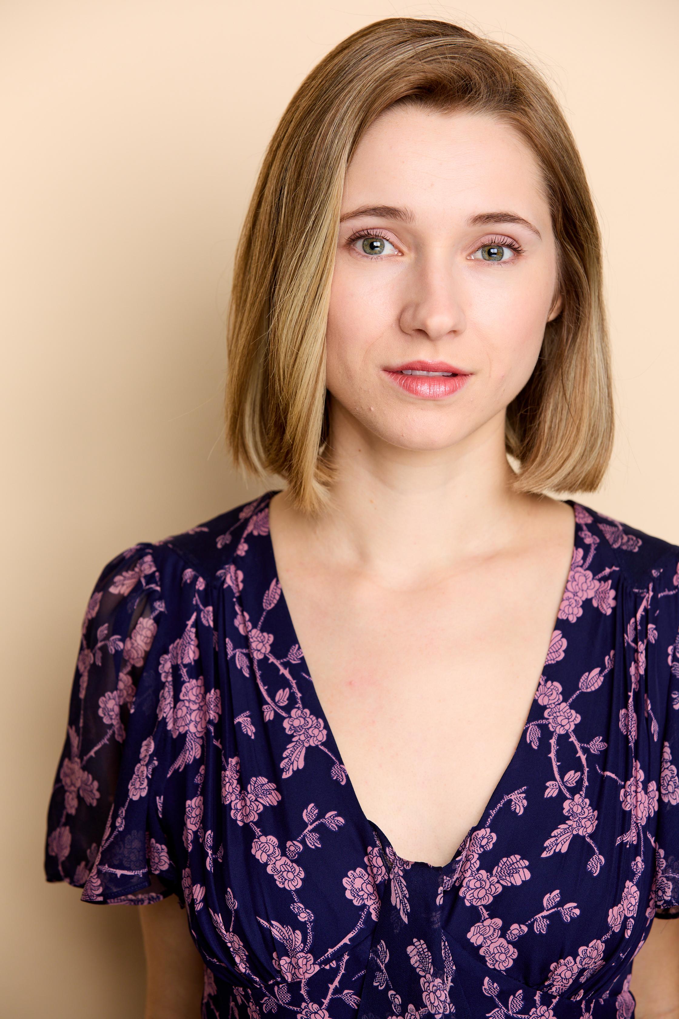 actor Carolyn Grundman large photo