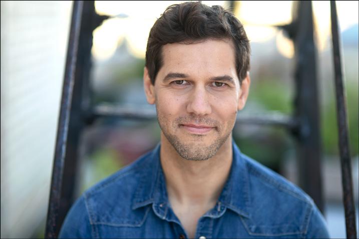 actor Richard Hollman large photo