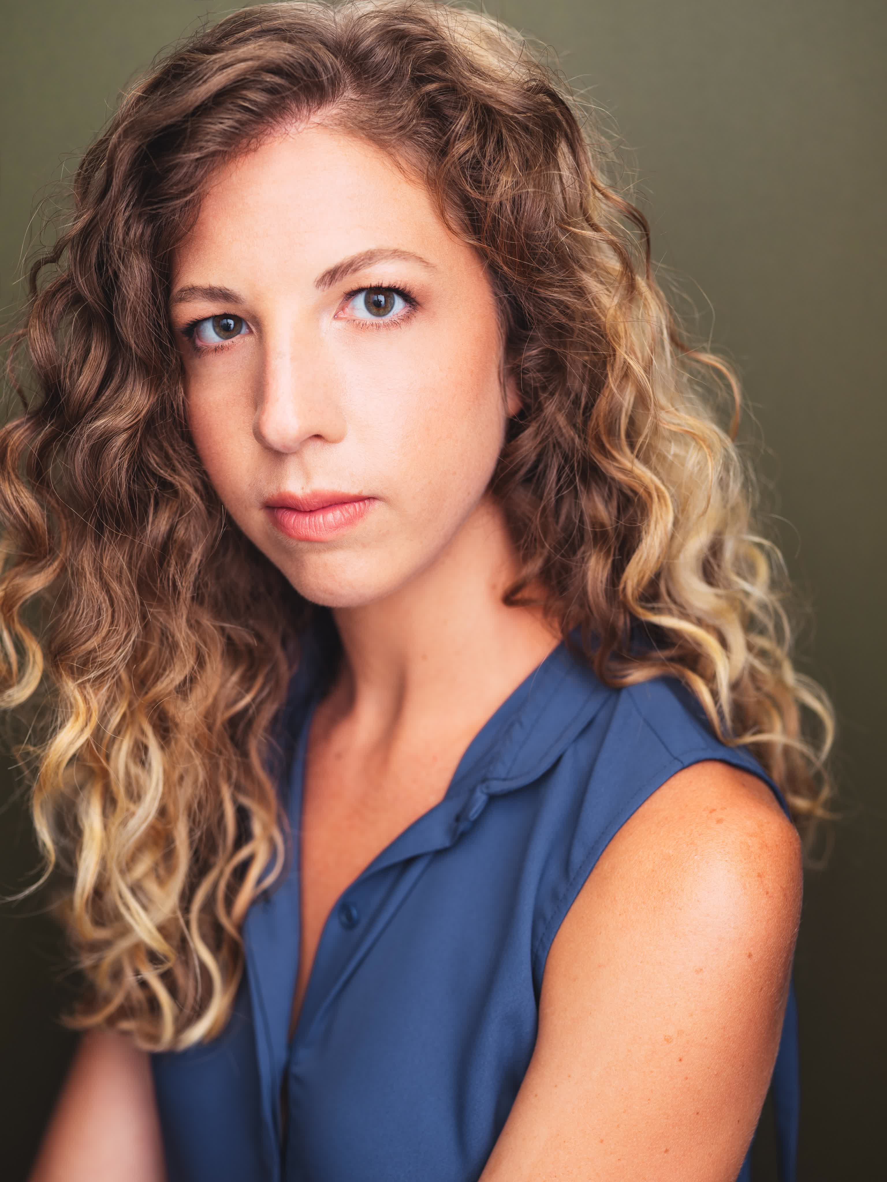 actor Grace Bernardo large photo