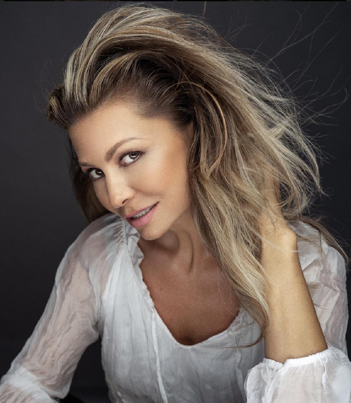 actor Simona Roman large photo