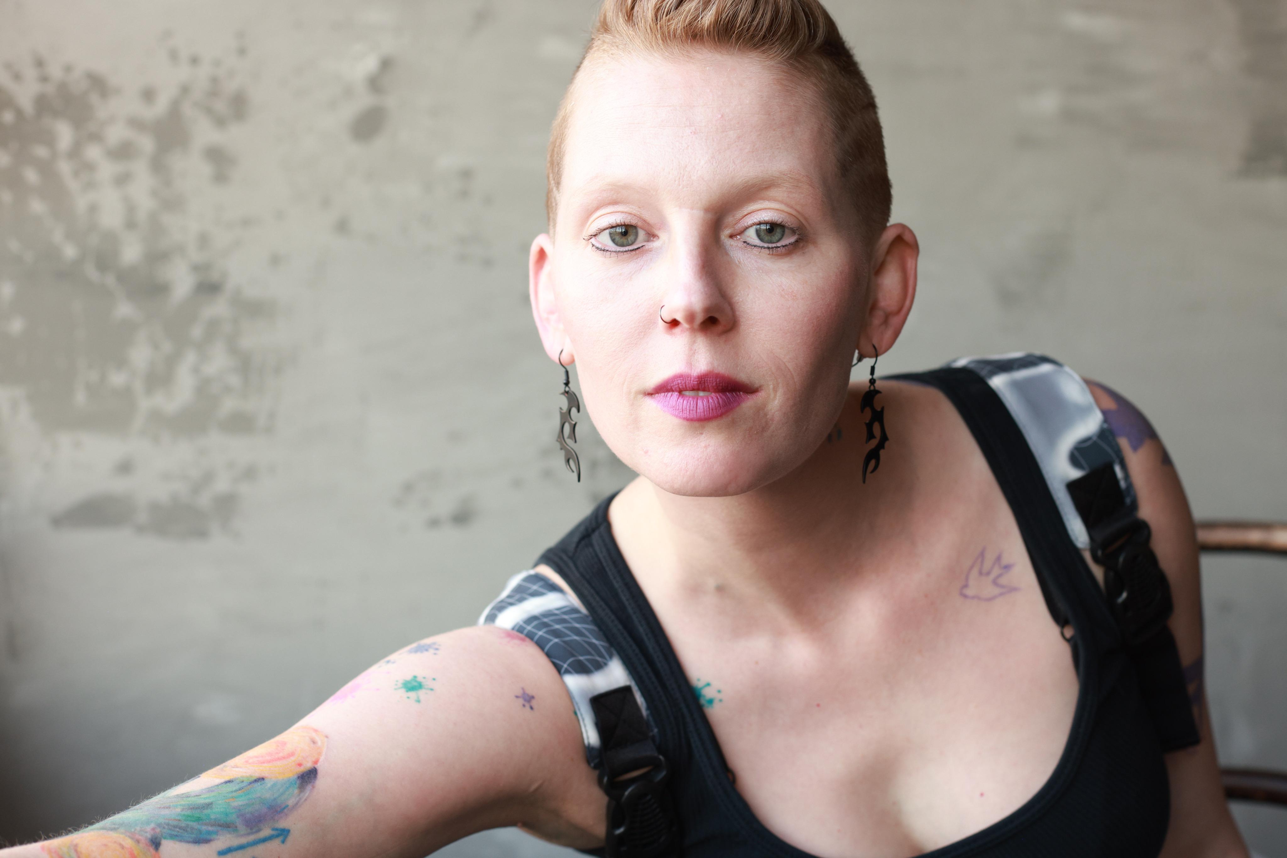 actor Pixie Indigo large photo