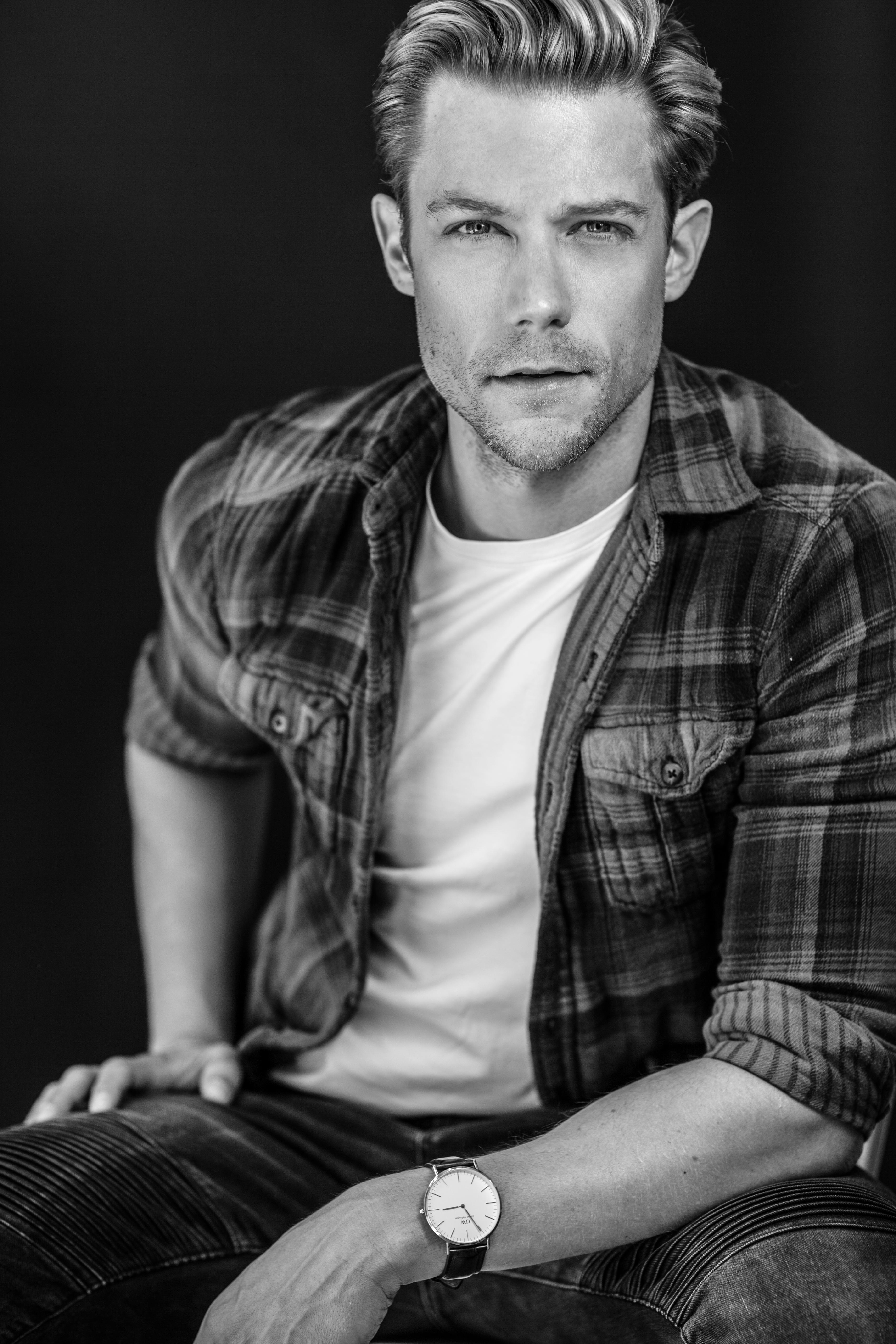 actor Tim Pocock large photo