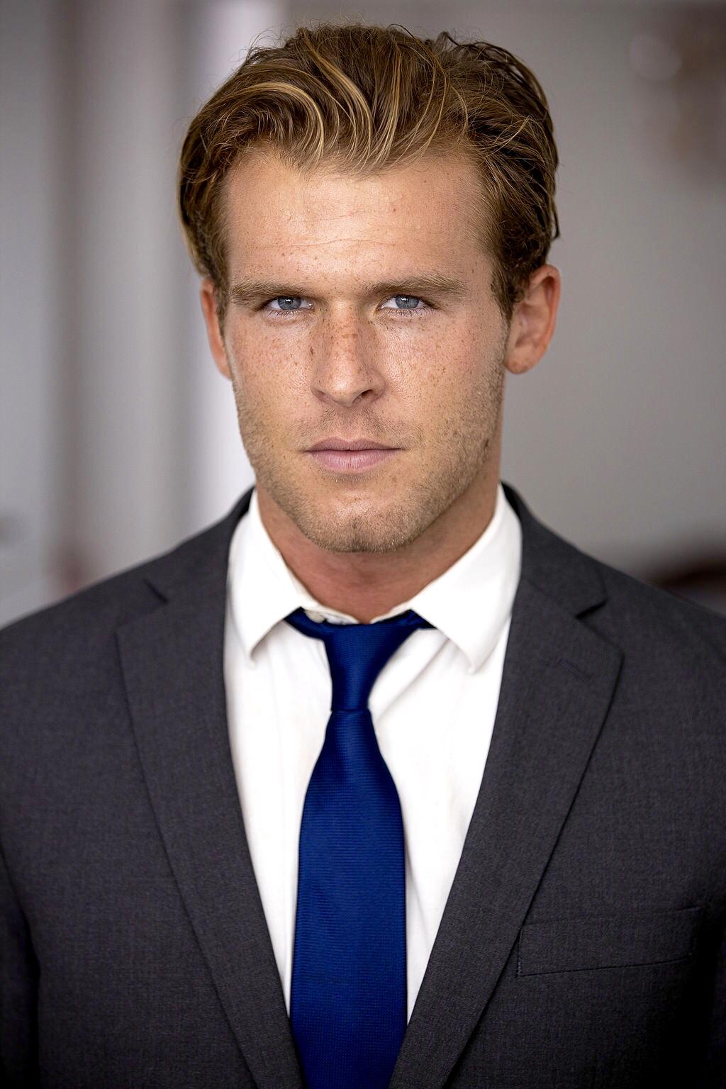 actor Evan Faunce large photo