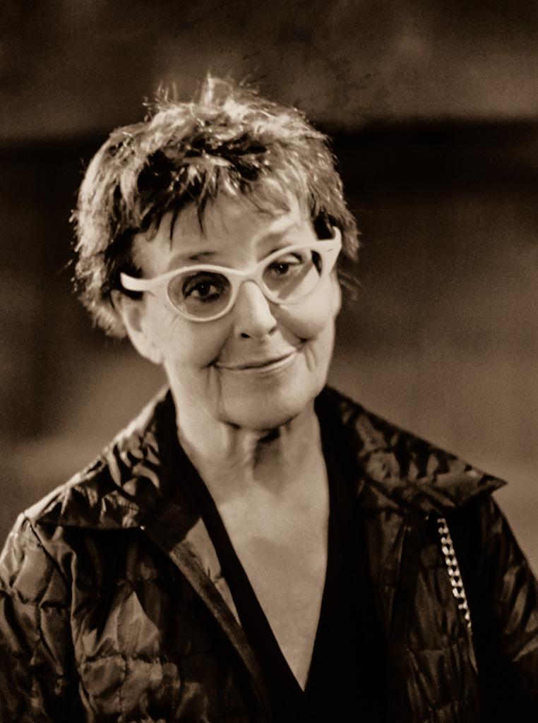 actor Yvonne Lombard large photo