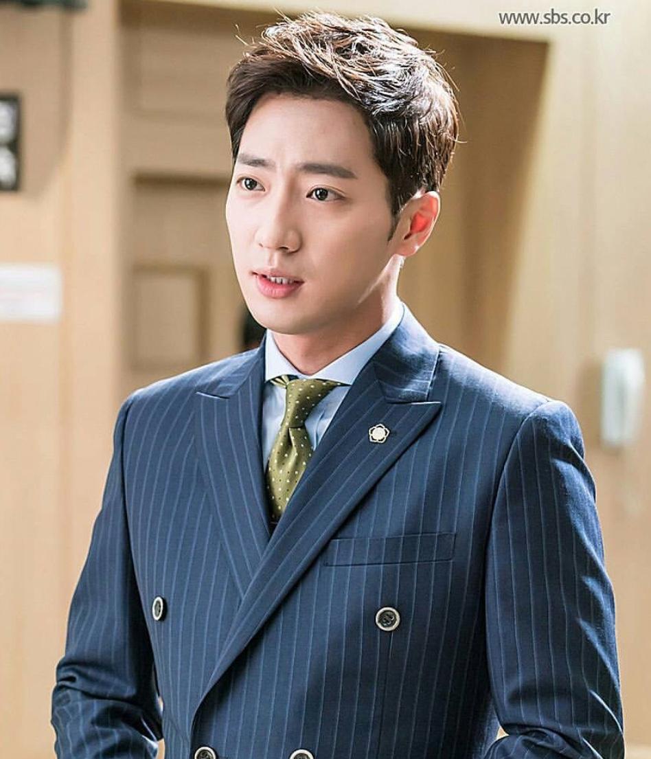 actor Lee Sang-Yeob large photo
