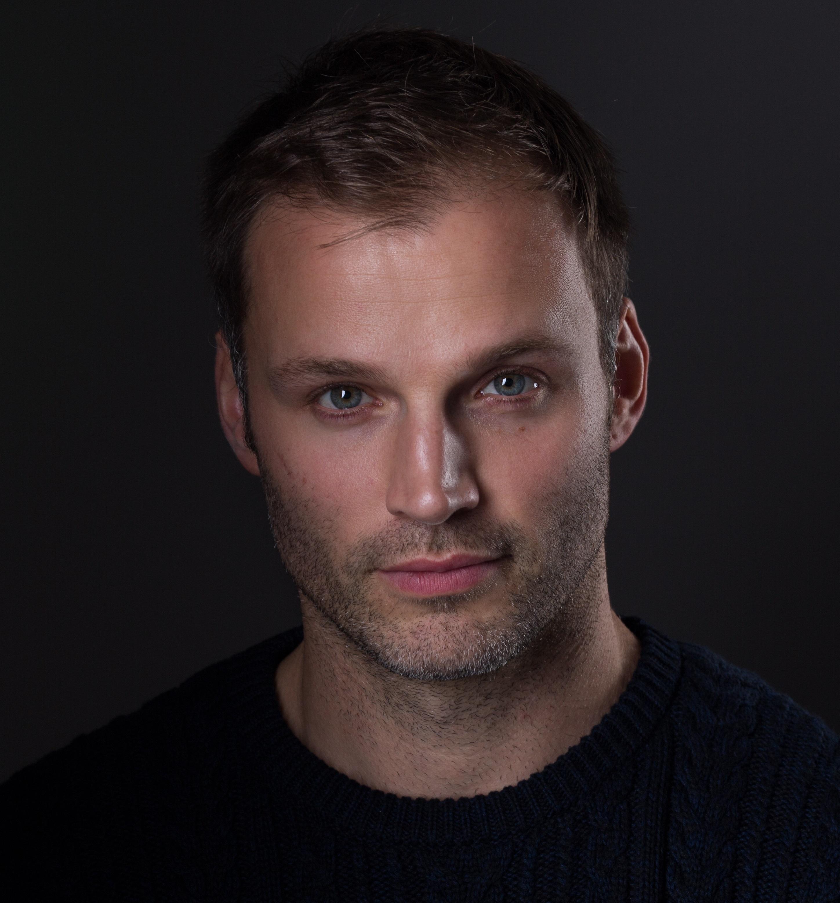 actor Tim Duthrane large photo