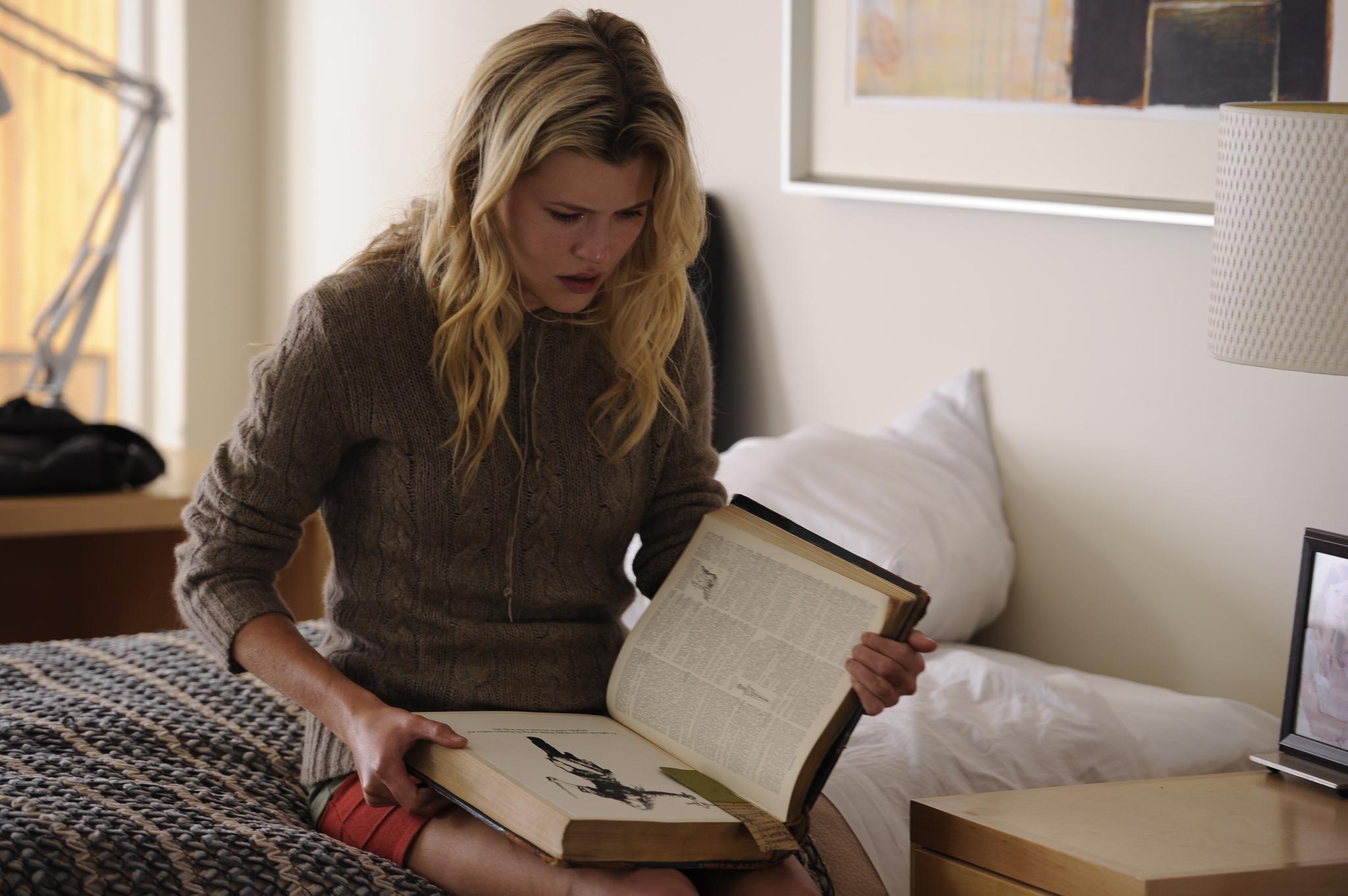 actor Sharon Hinnendael large photo