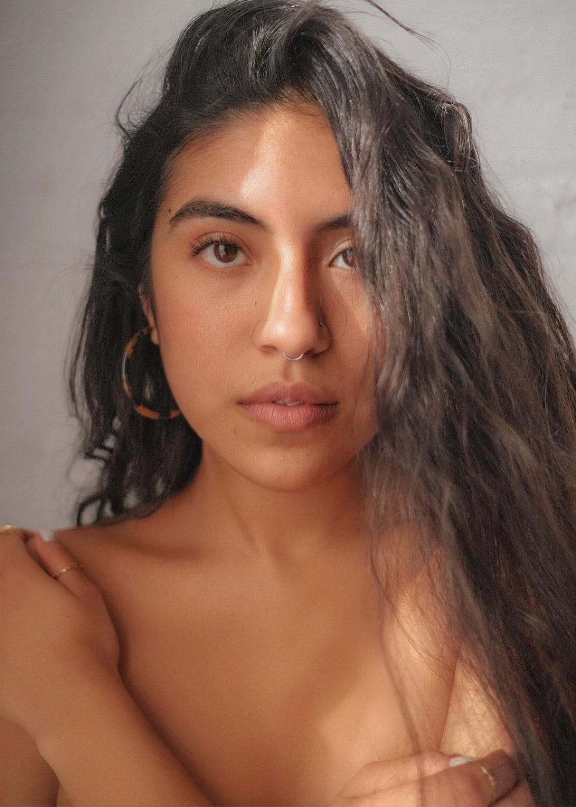 actor Aminah Nieves large photo