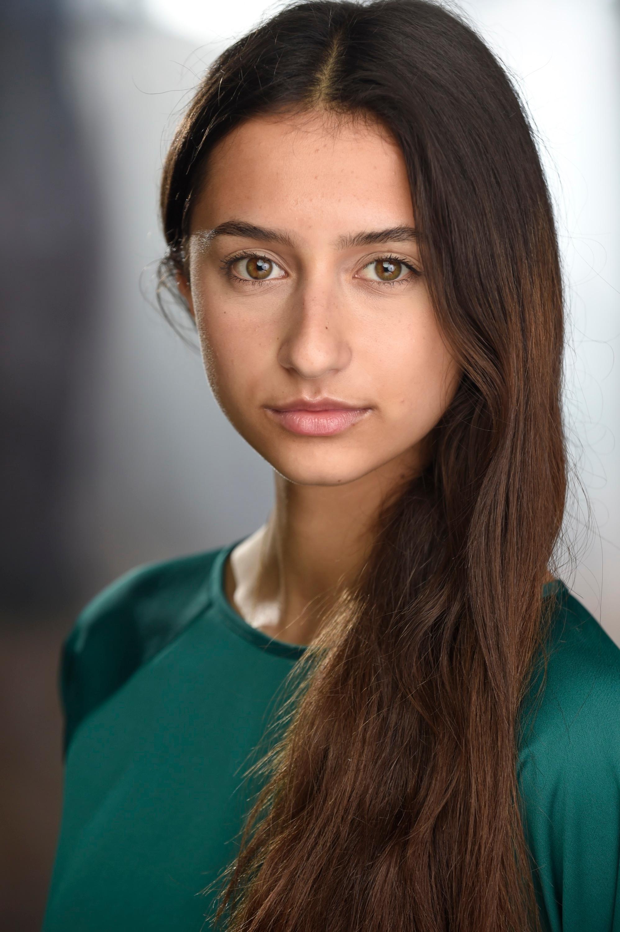 actor Anais Jessica Berinde large photo