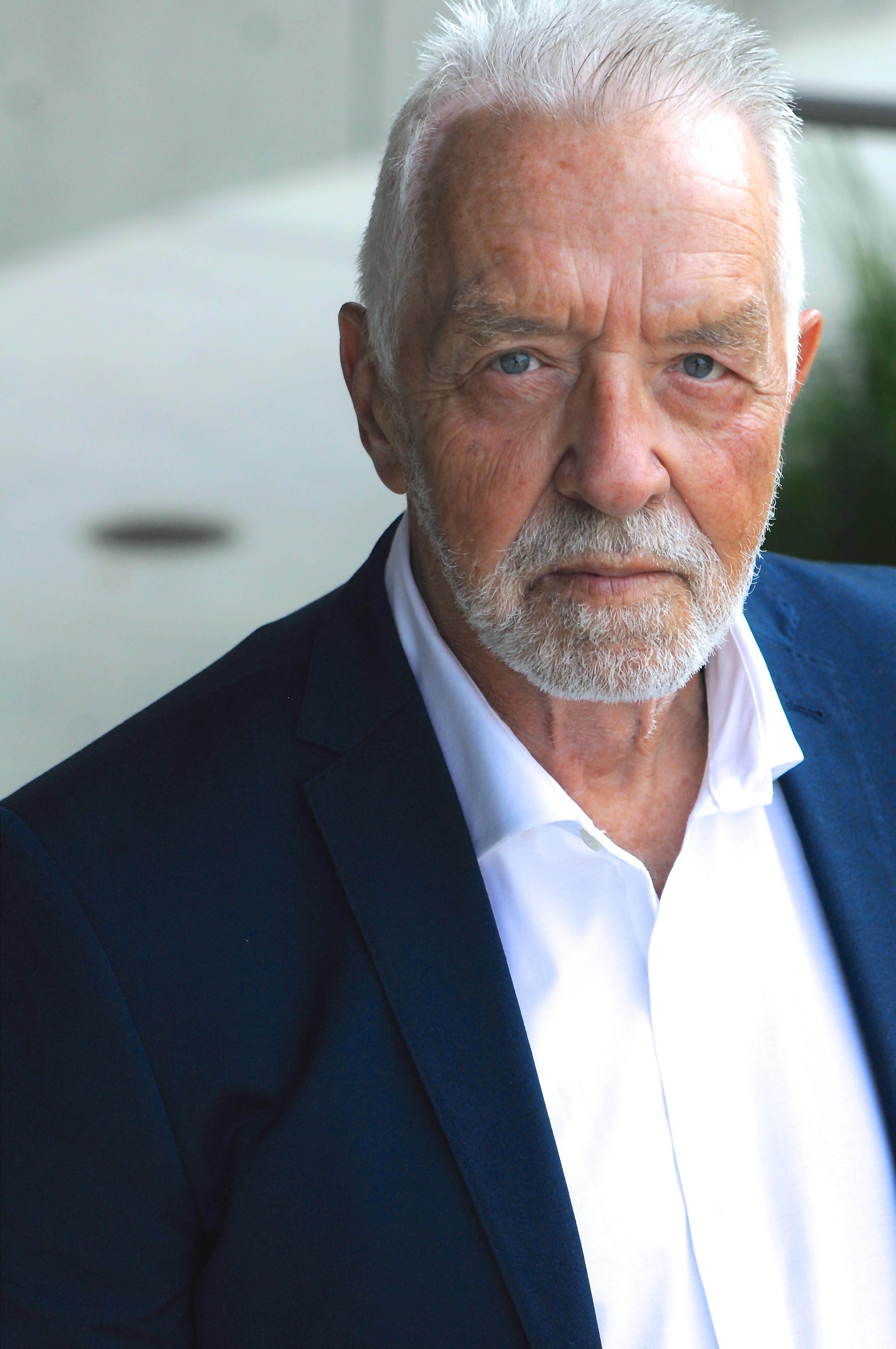 actor Worth Howe large photo