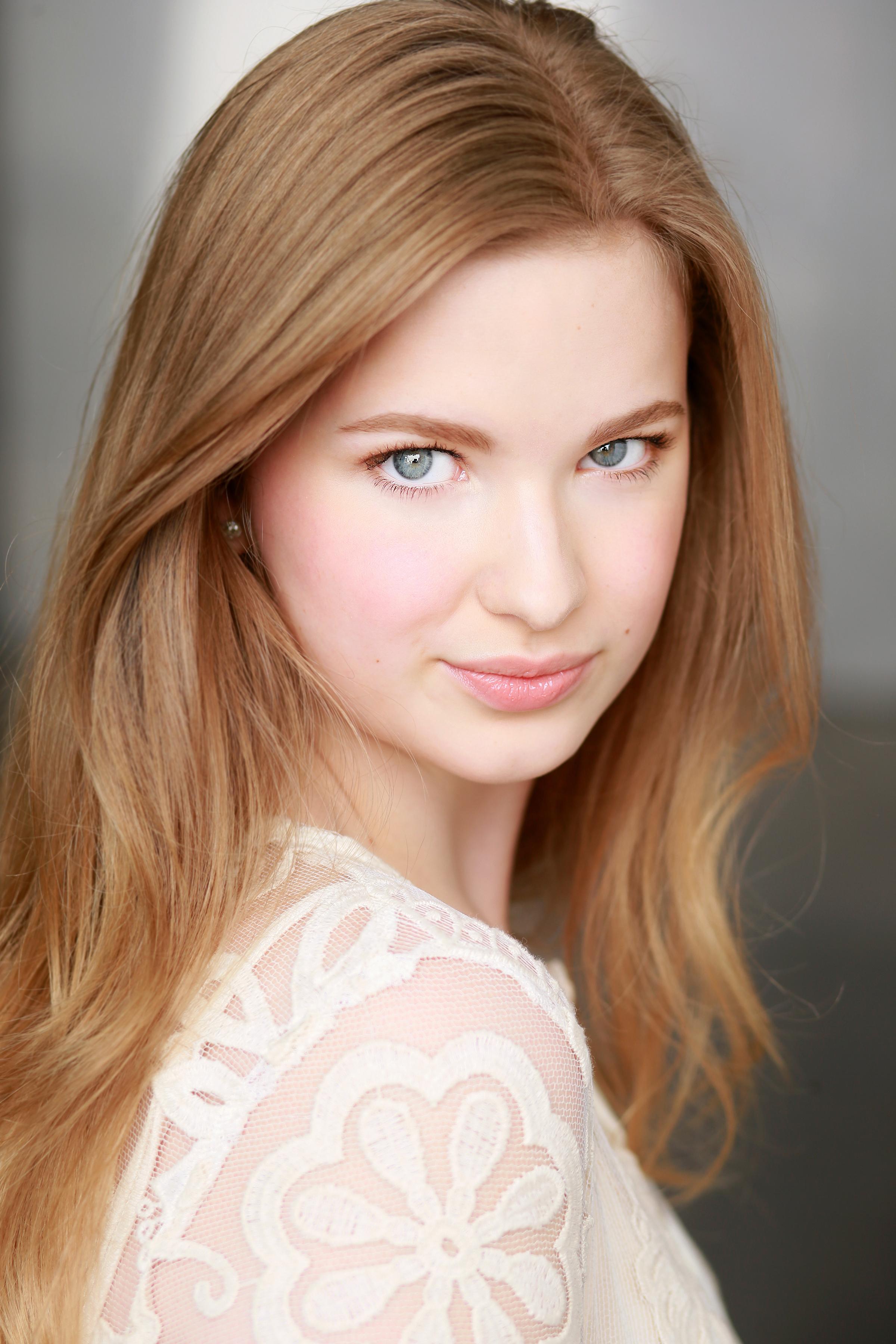 actor Kylie Hart large photo