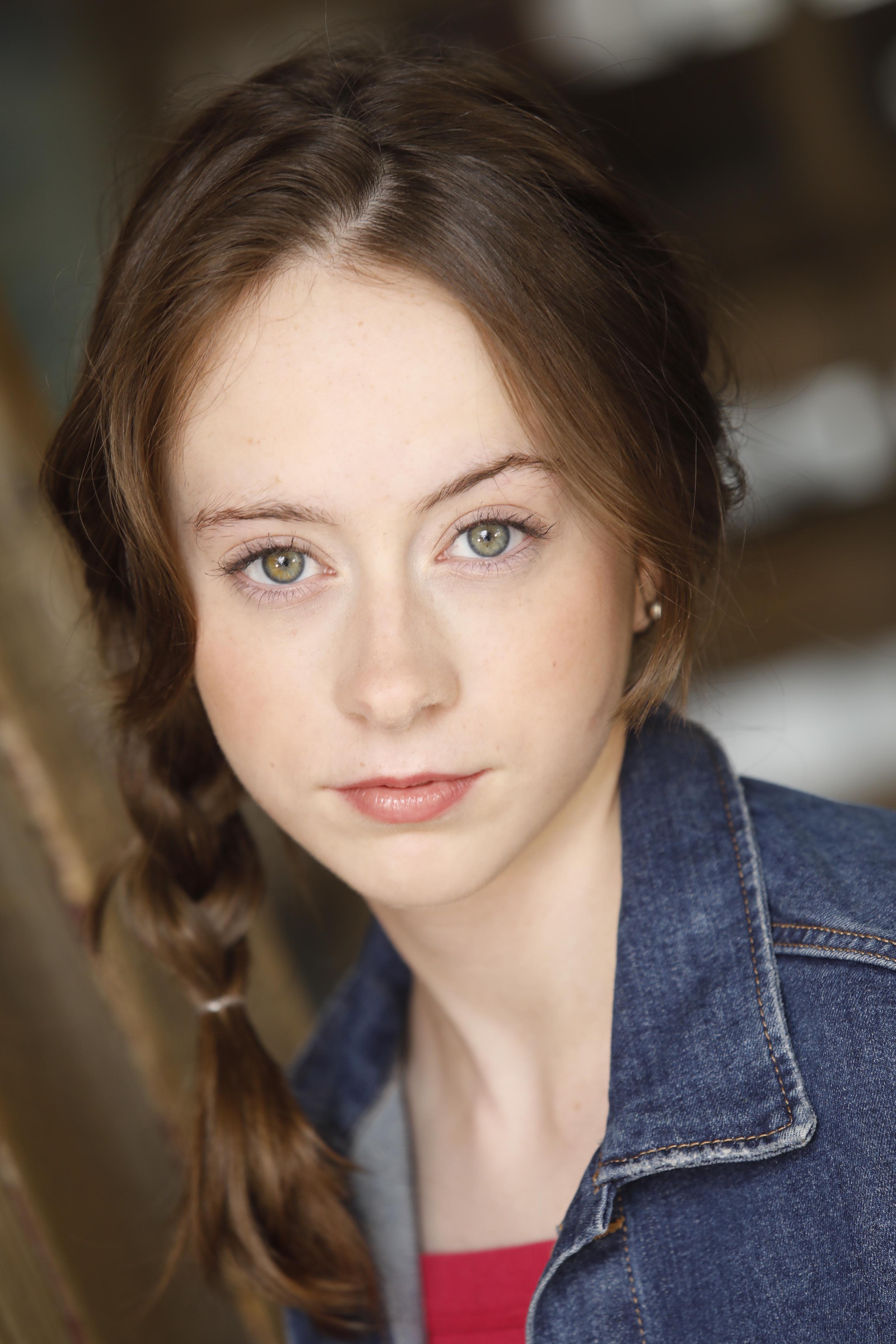 actor Ari Rene' large photo