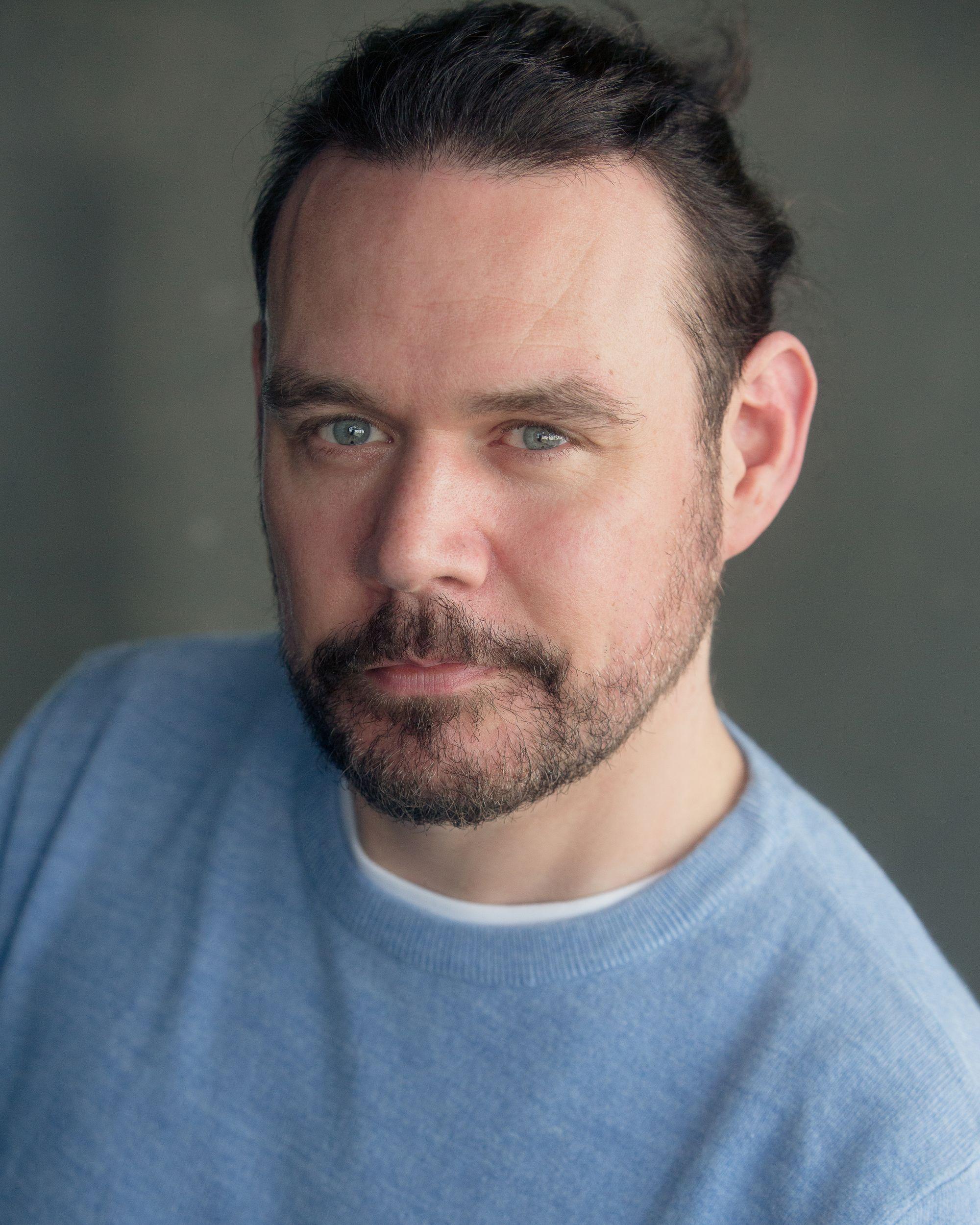 actor Scott Suter large photo