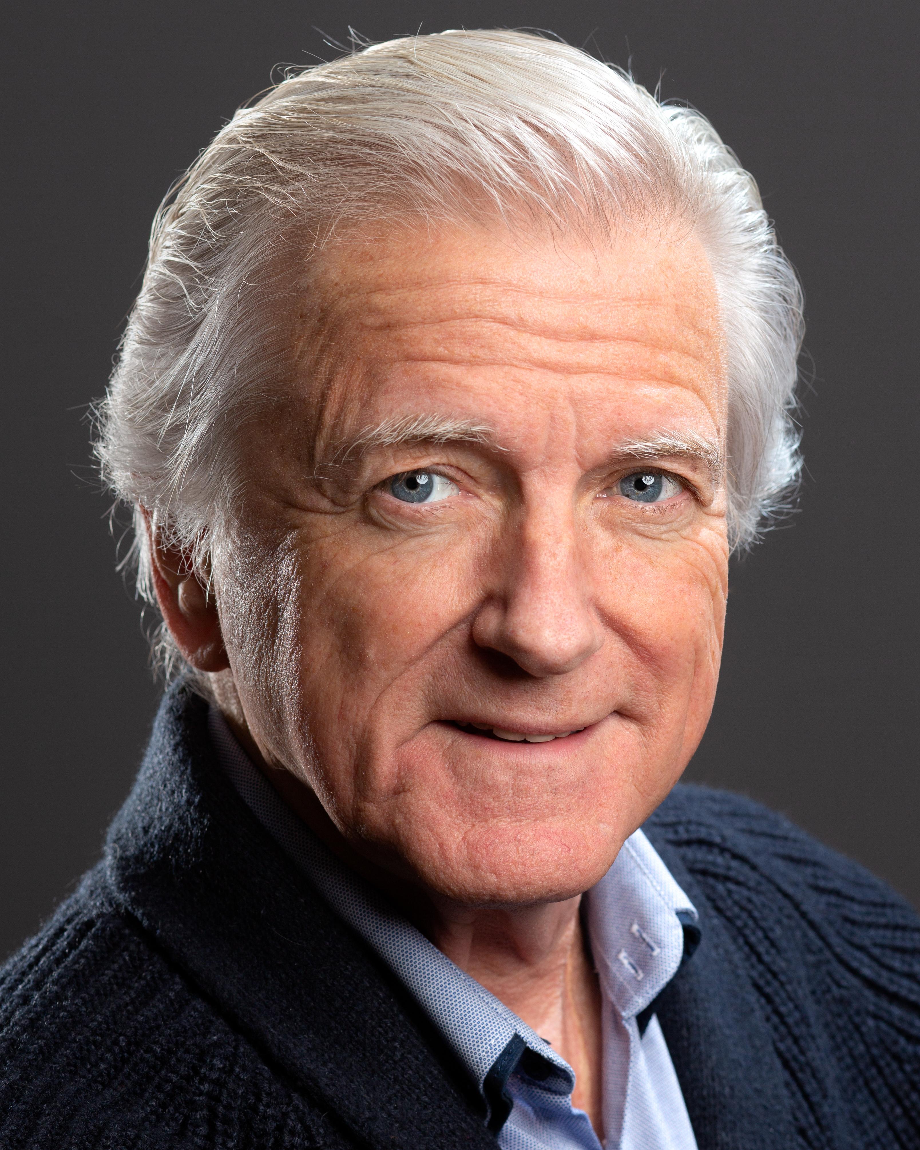 actor Paul Lavers large photo