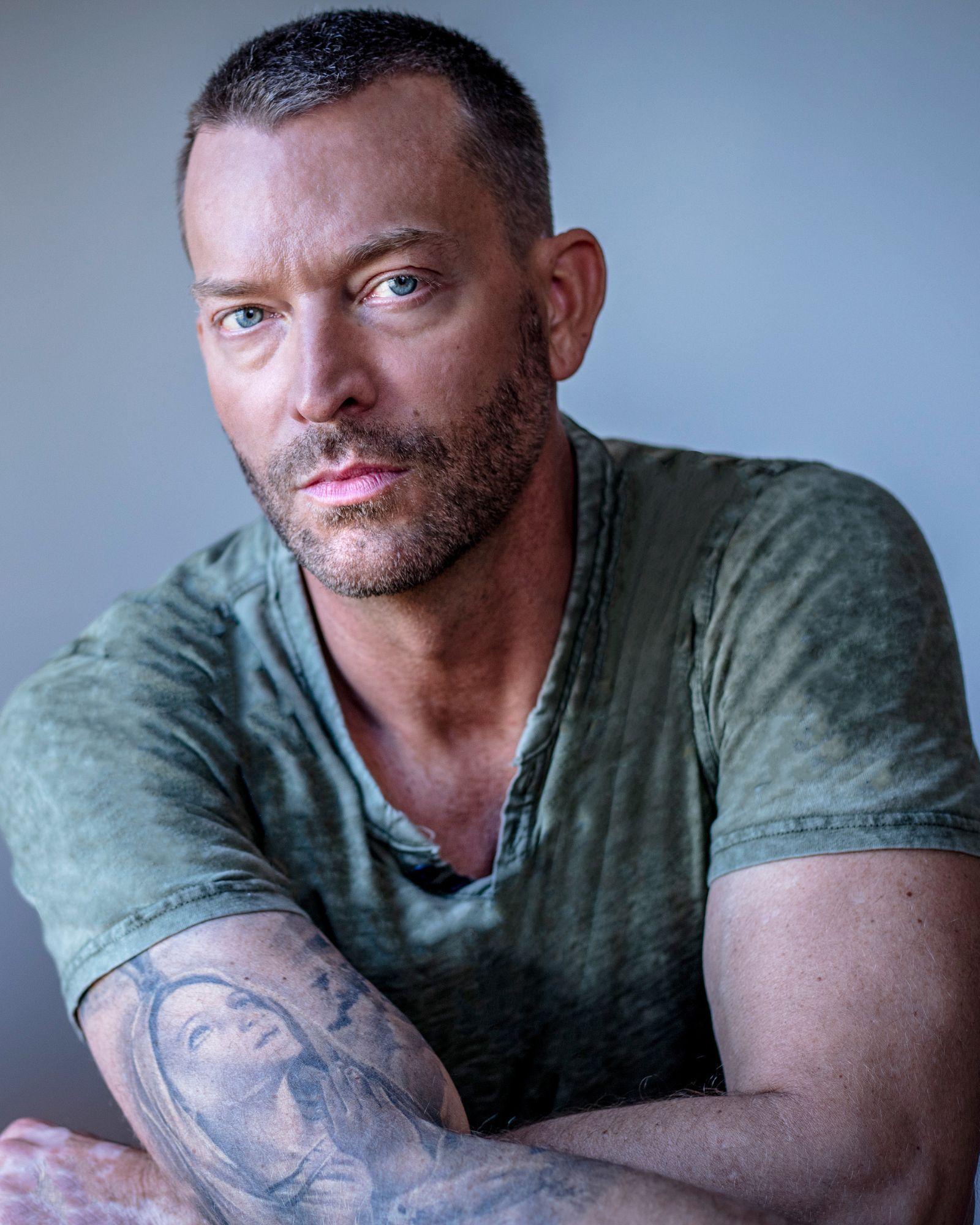 actor Levi Kreis large photo