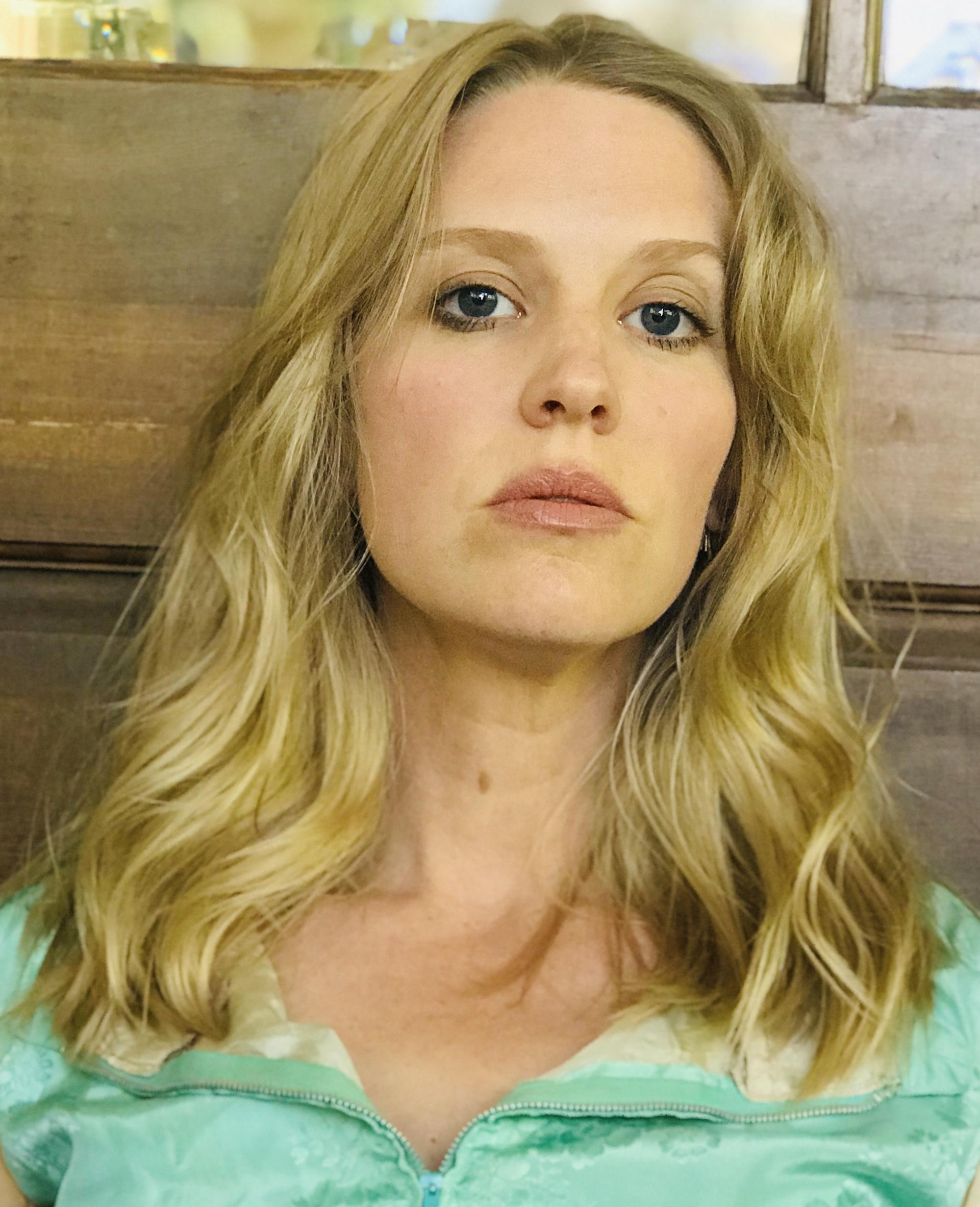 actor Kate Britton large photo