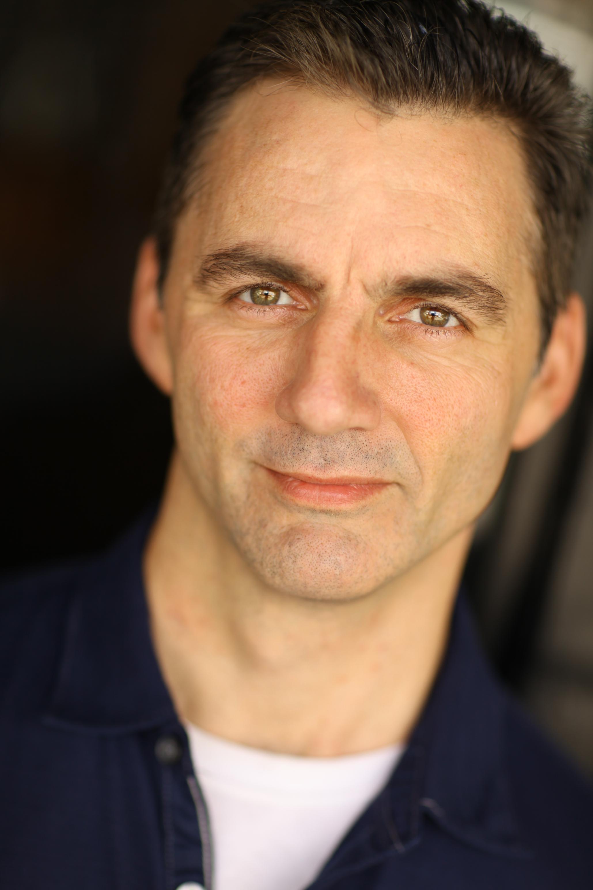 actor Casey Groves large photo