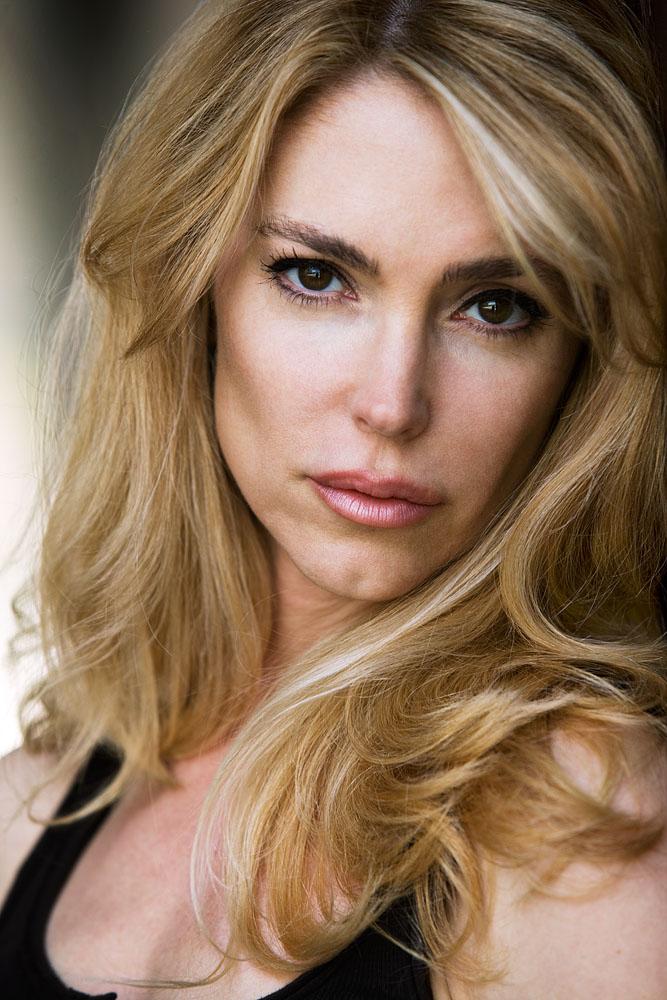 actor Paige Rowland large photo