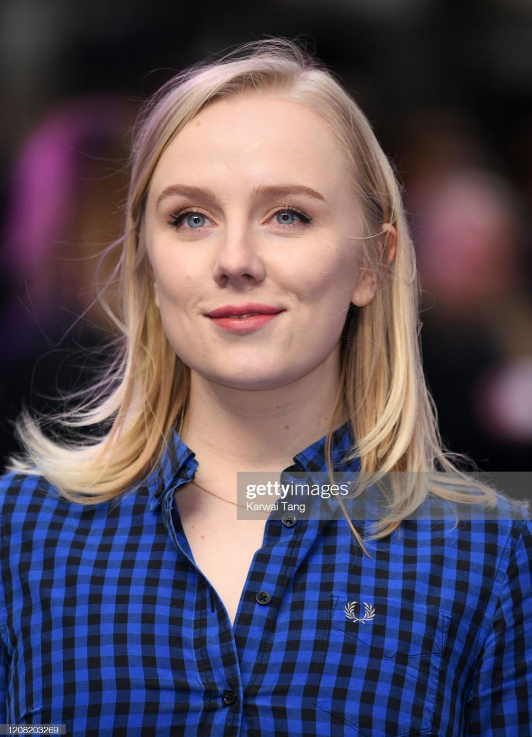 actor Alexa Davies large photo