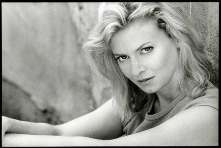 actor Lisette Bross large photo