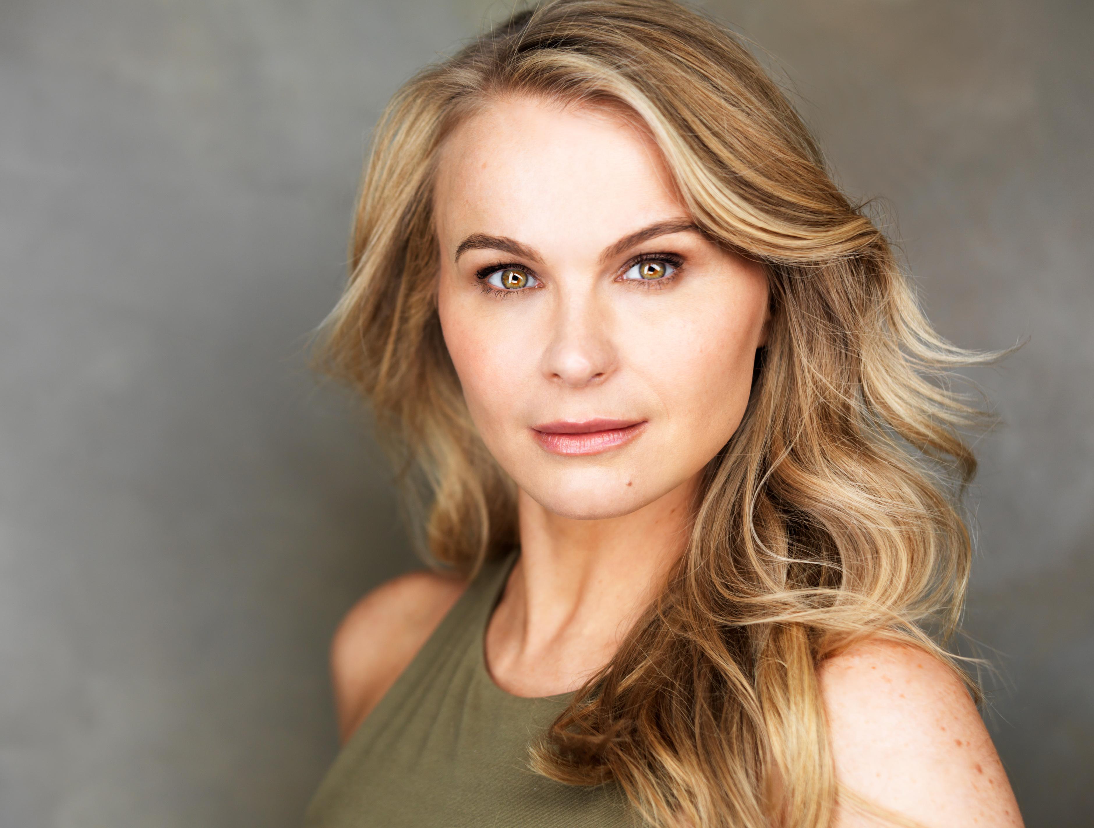 actor Stacie Bono large photo