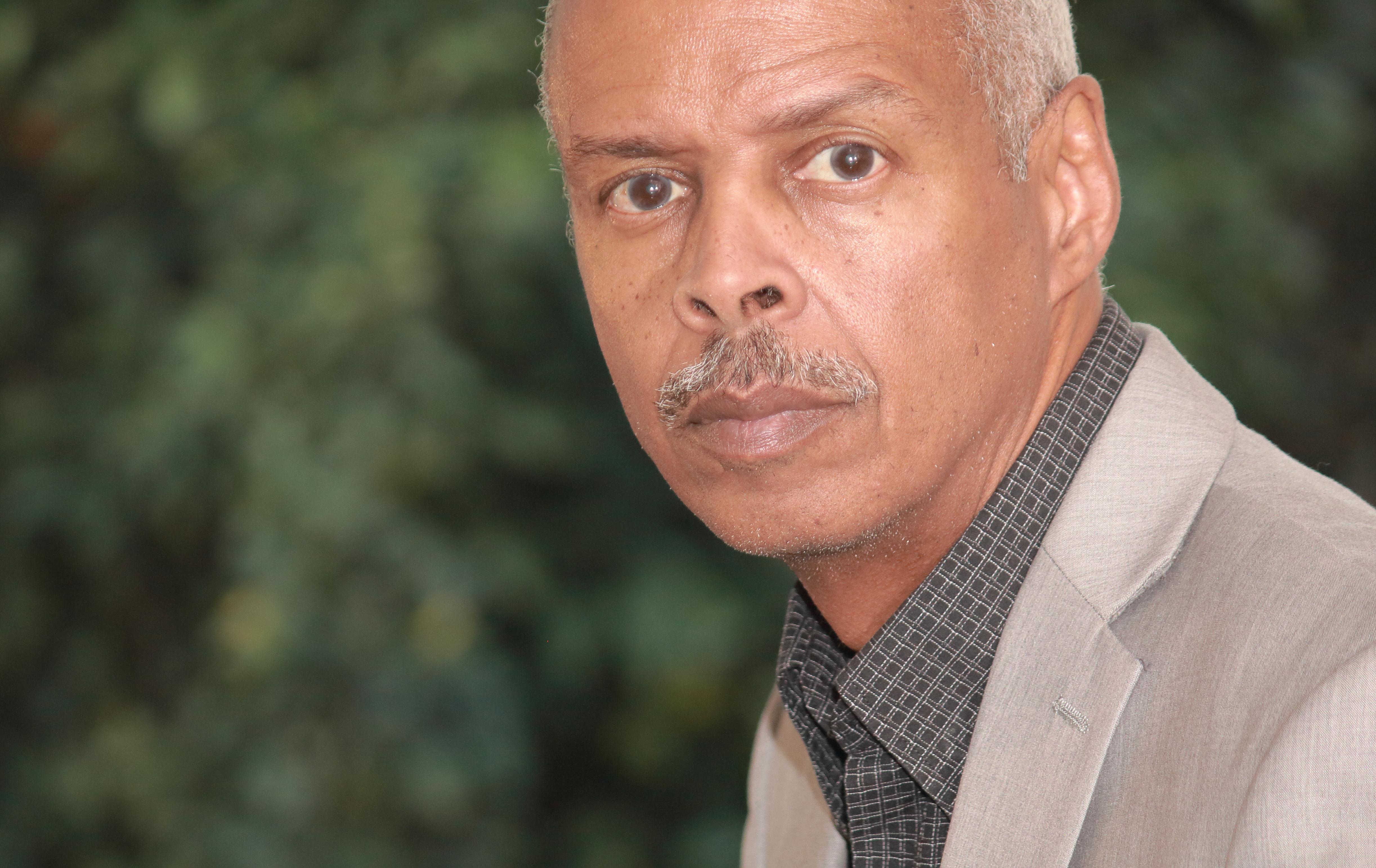 actor Larry Ervin large photo