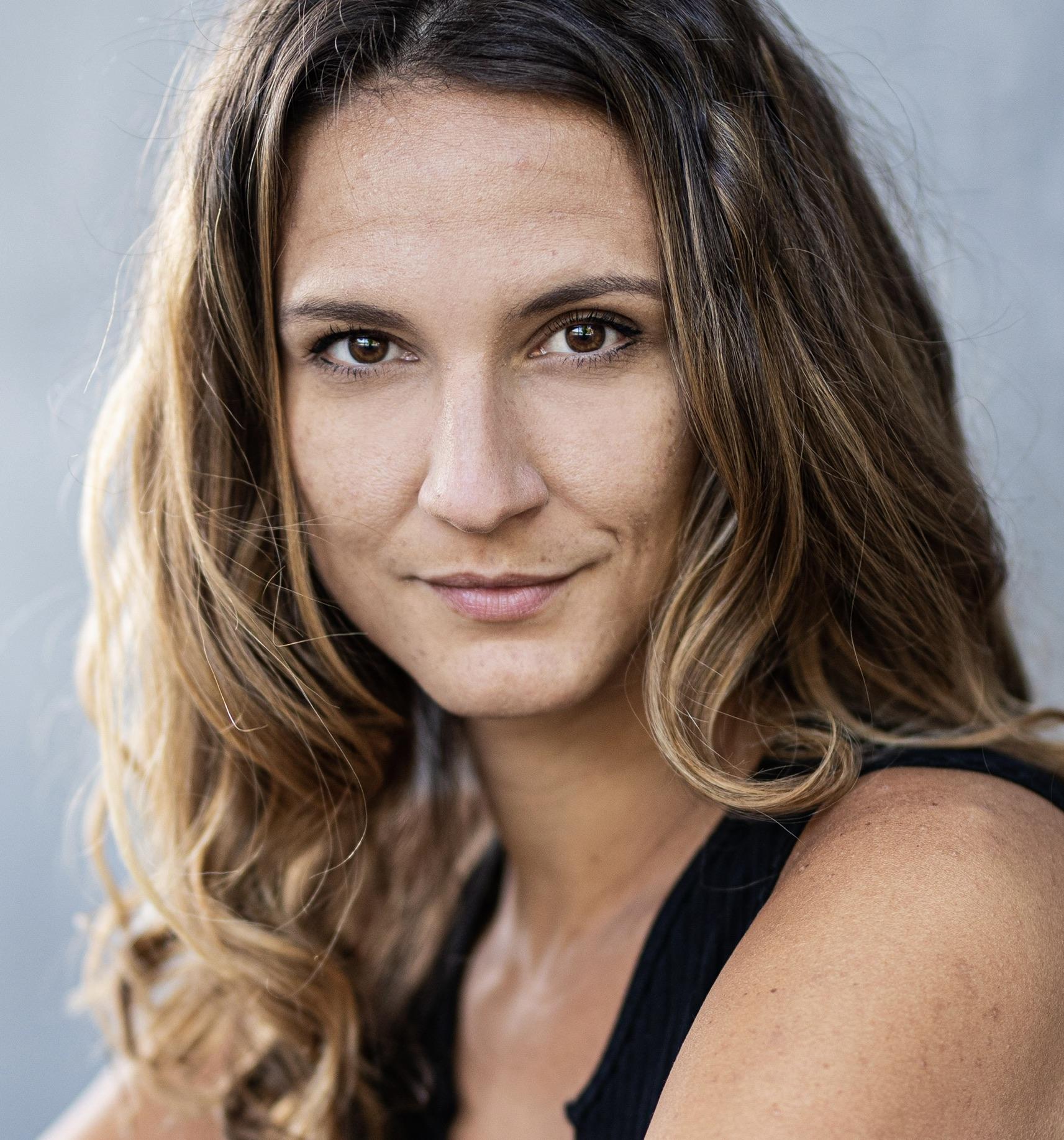 actor Mayalani Moes large photo