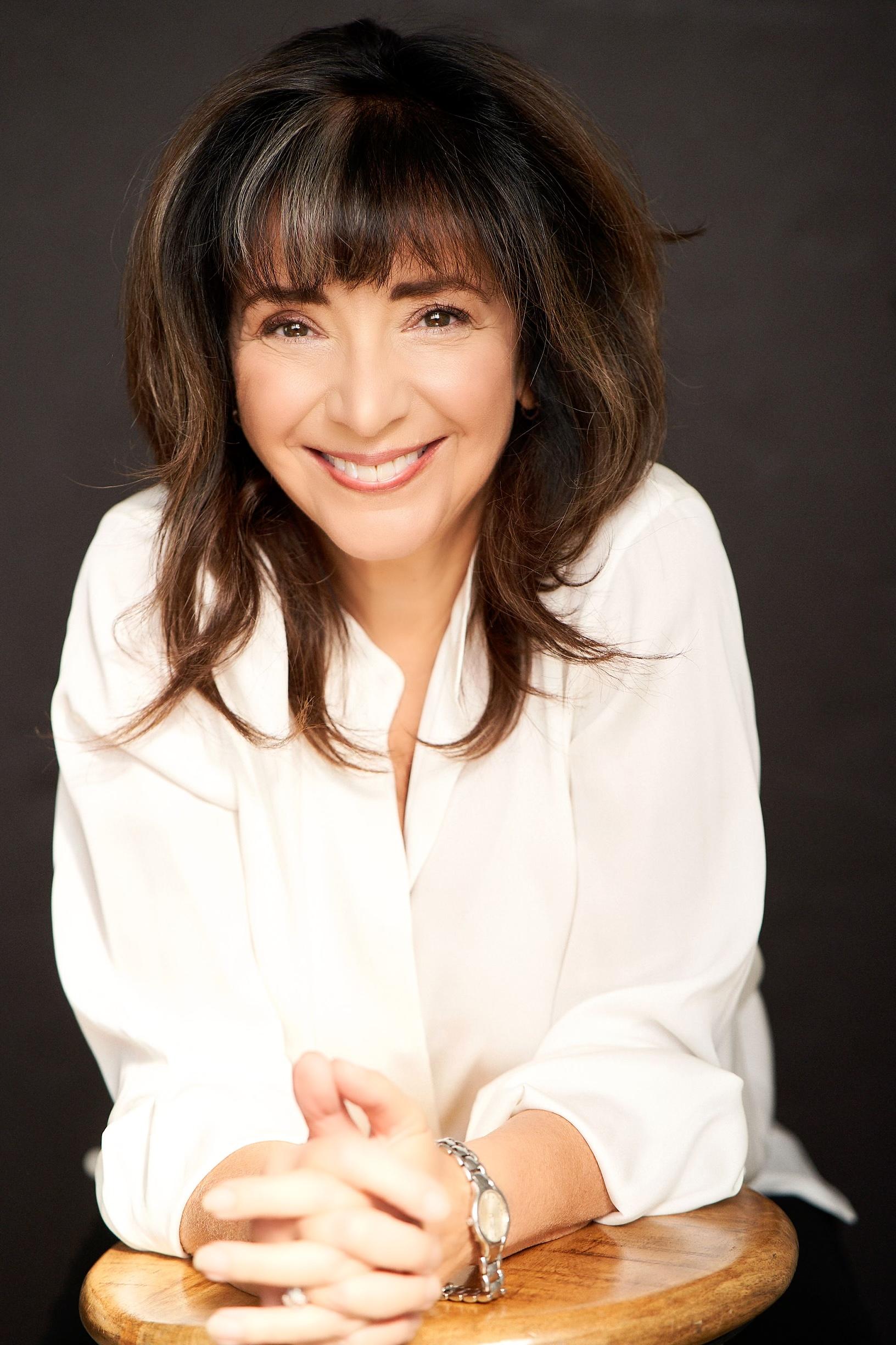 actor Lesly Kahn large photo