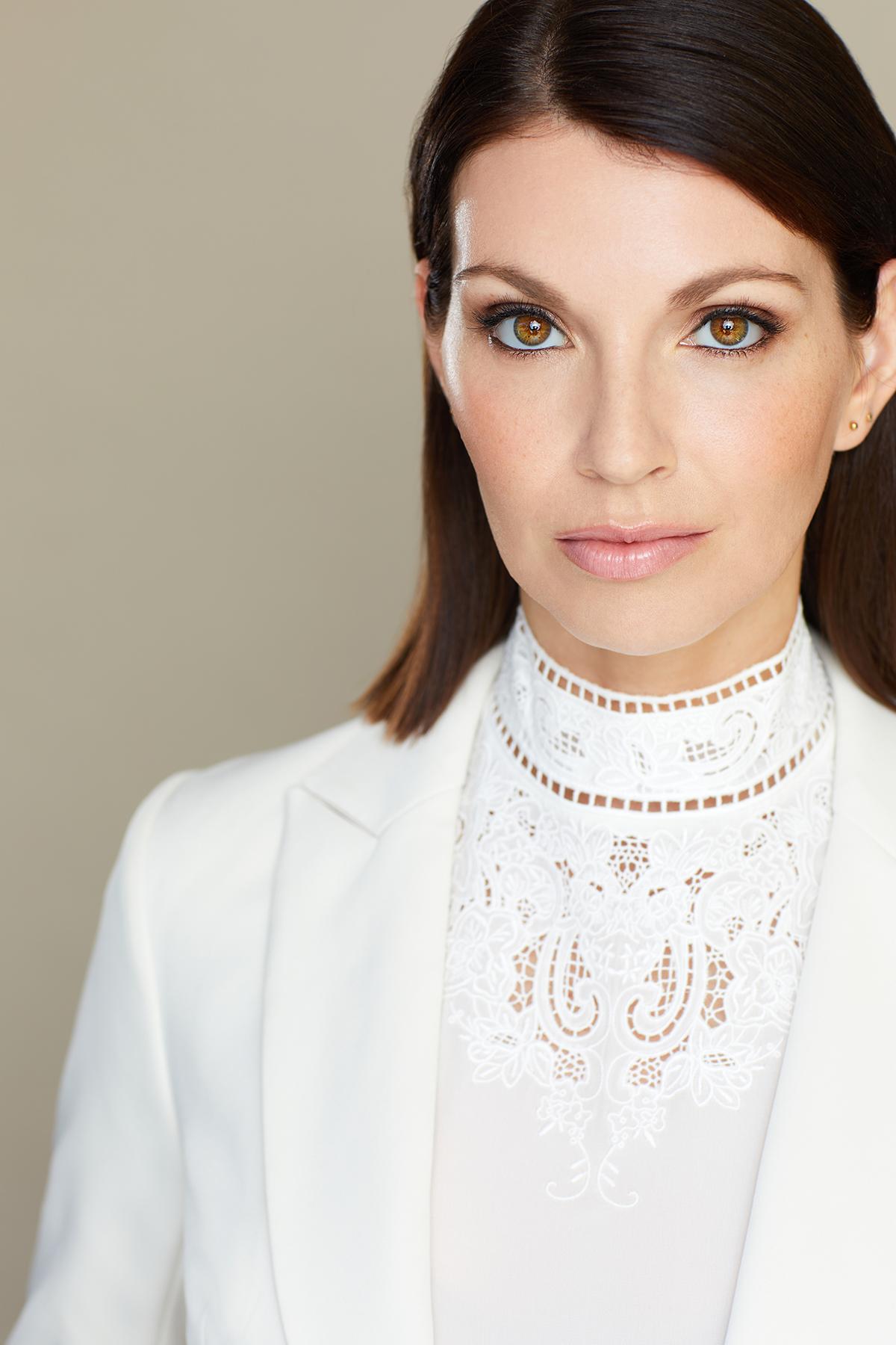 actor Amanda Greig large photo