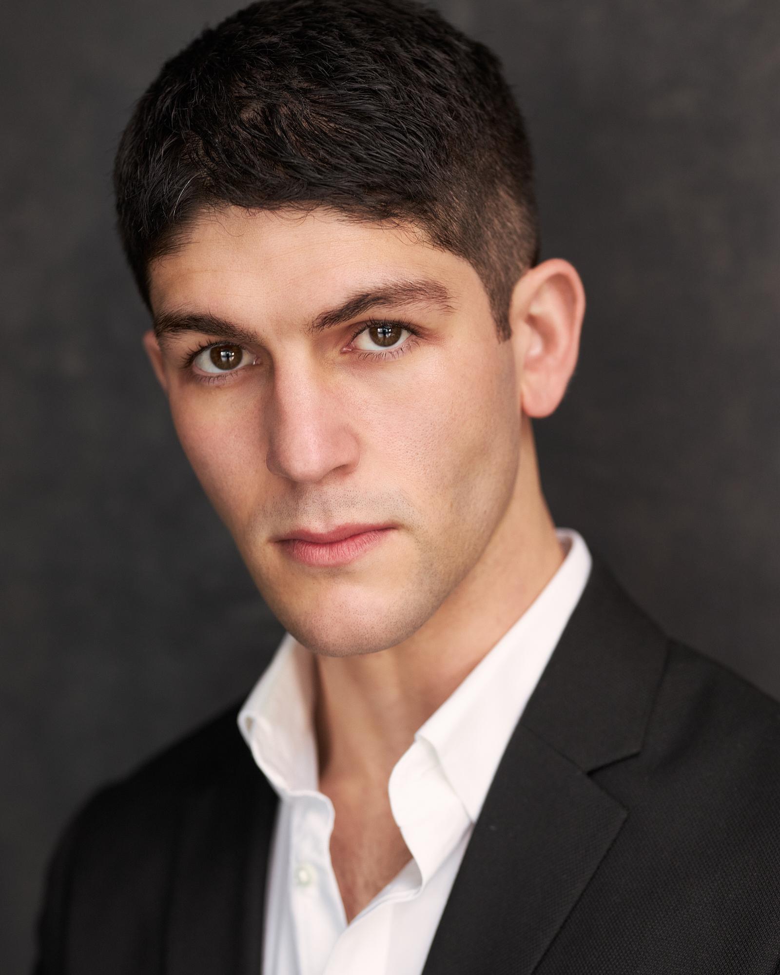 actor Rahart Adams large photo